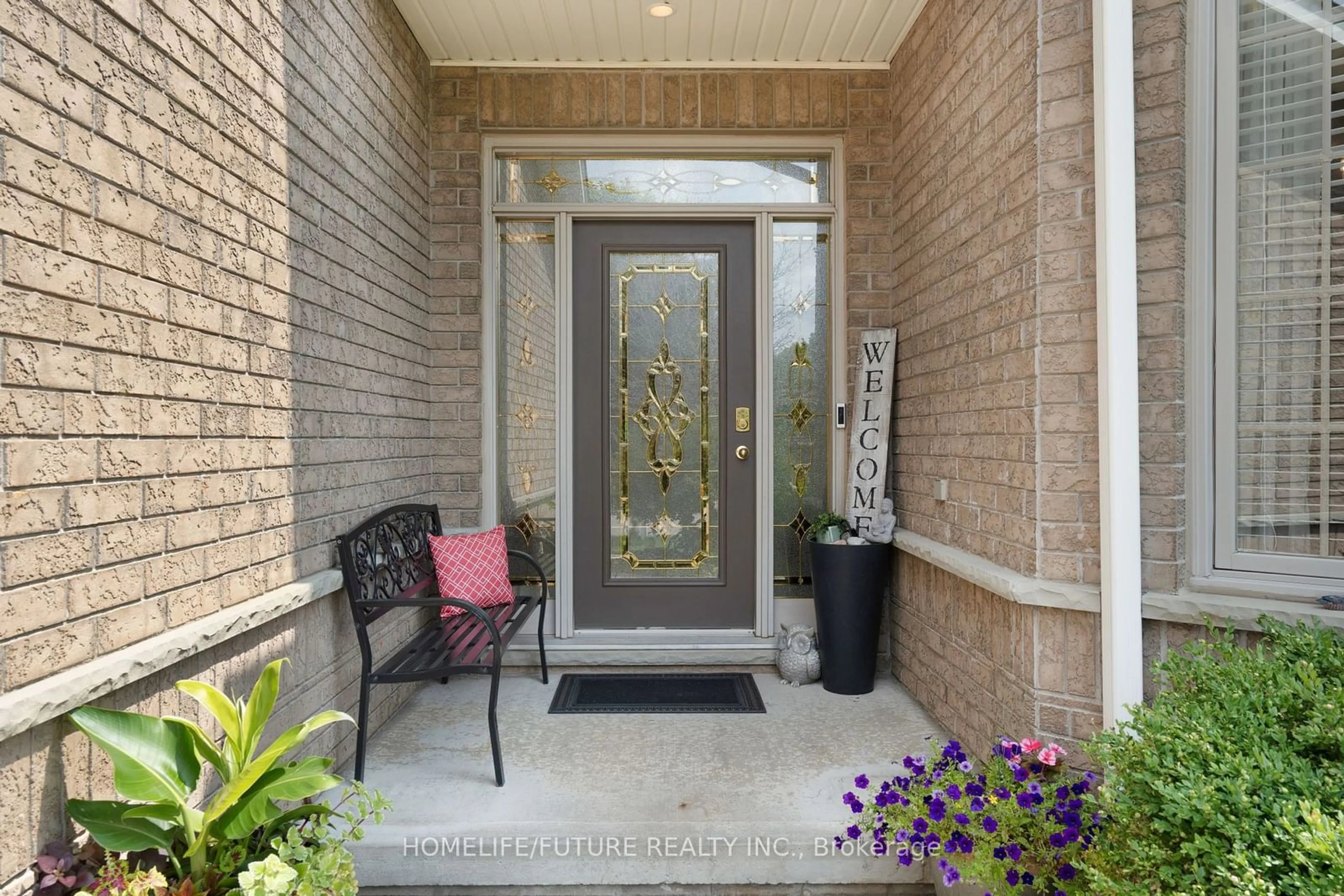 Indoor entryway, ceramic floors for 27 Pebblebrook Cres, Whitby Ontario L1R 3P4