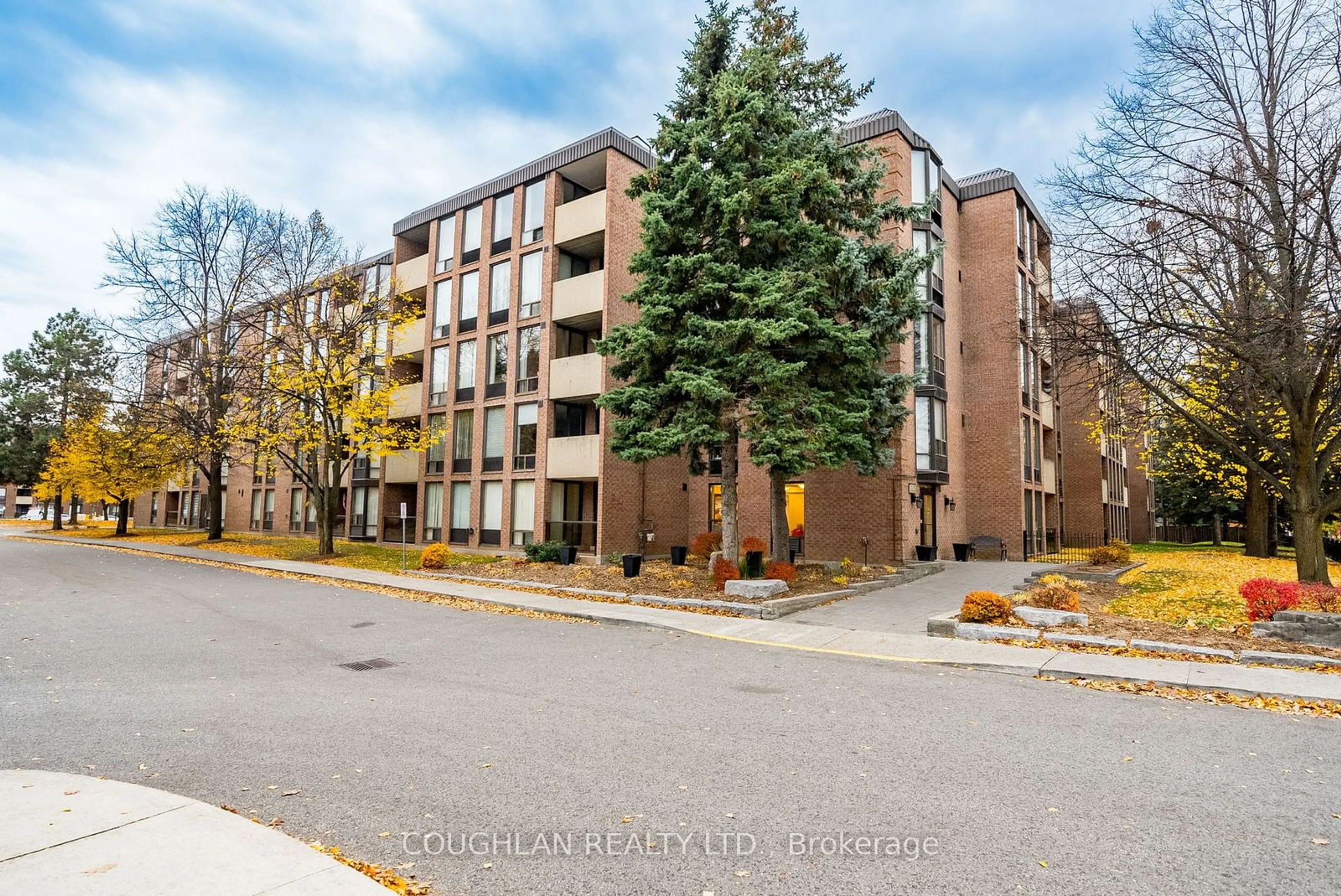 A pic from exterior of the house or condo, the street view for 1525 Diefenbaker Crt #313, Pickering Ontario L1V 3W1