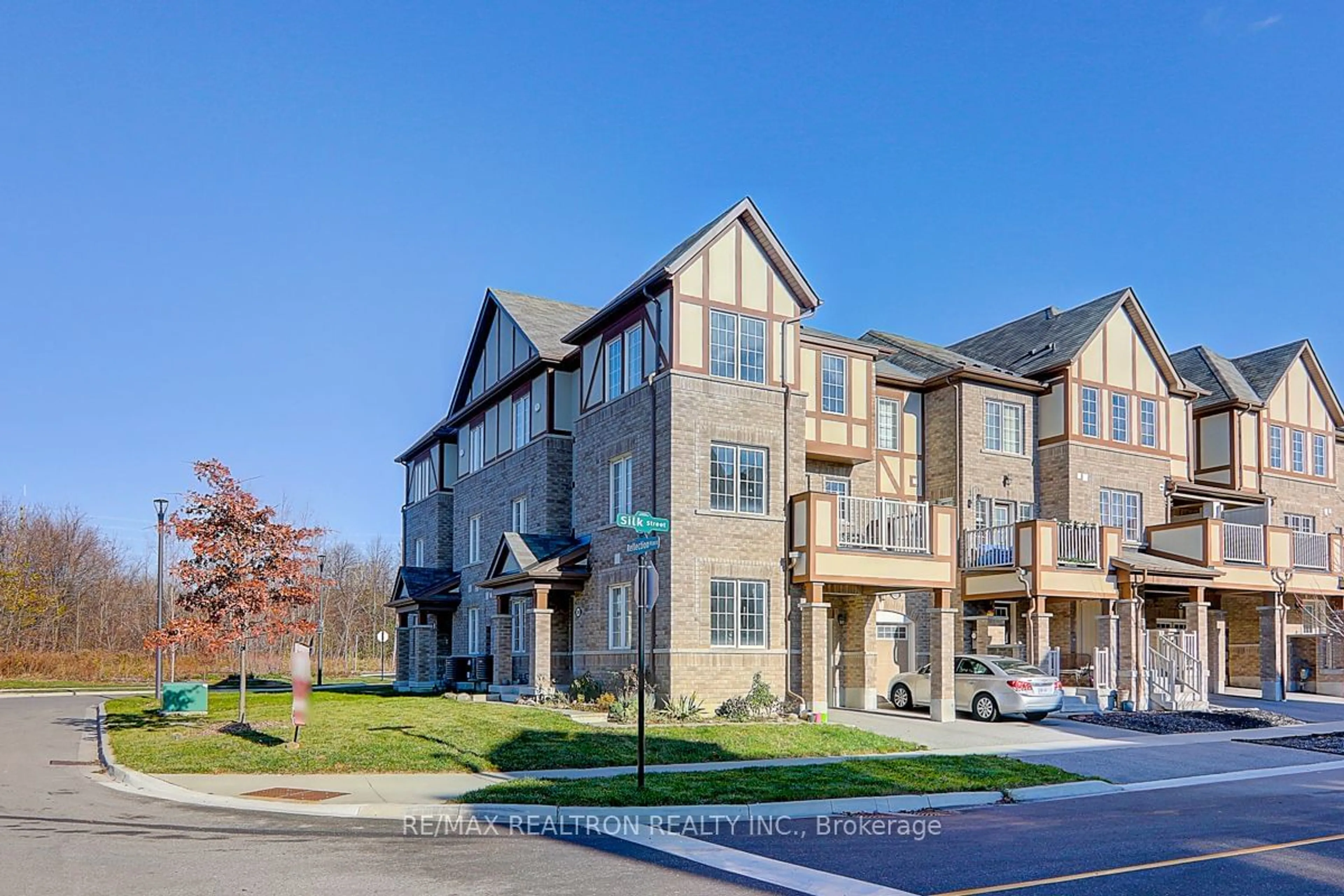 A pic from exterior of the house or condo, the street view for 1080 Silk St, Pickering Ontario L1X 0E8