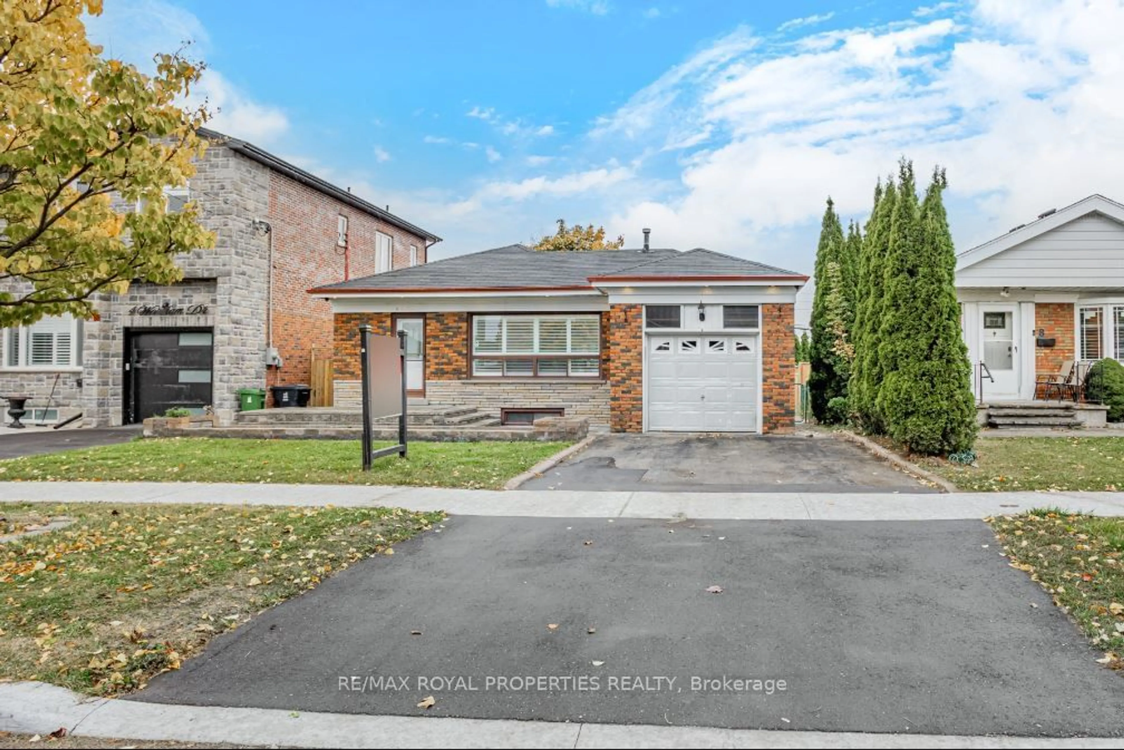 Frontside or backside of a home, the street view for 6 Wortham Dr, Toronto Ontario M1G 1W4