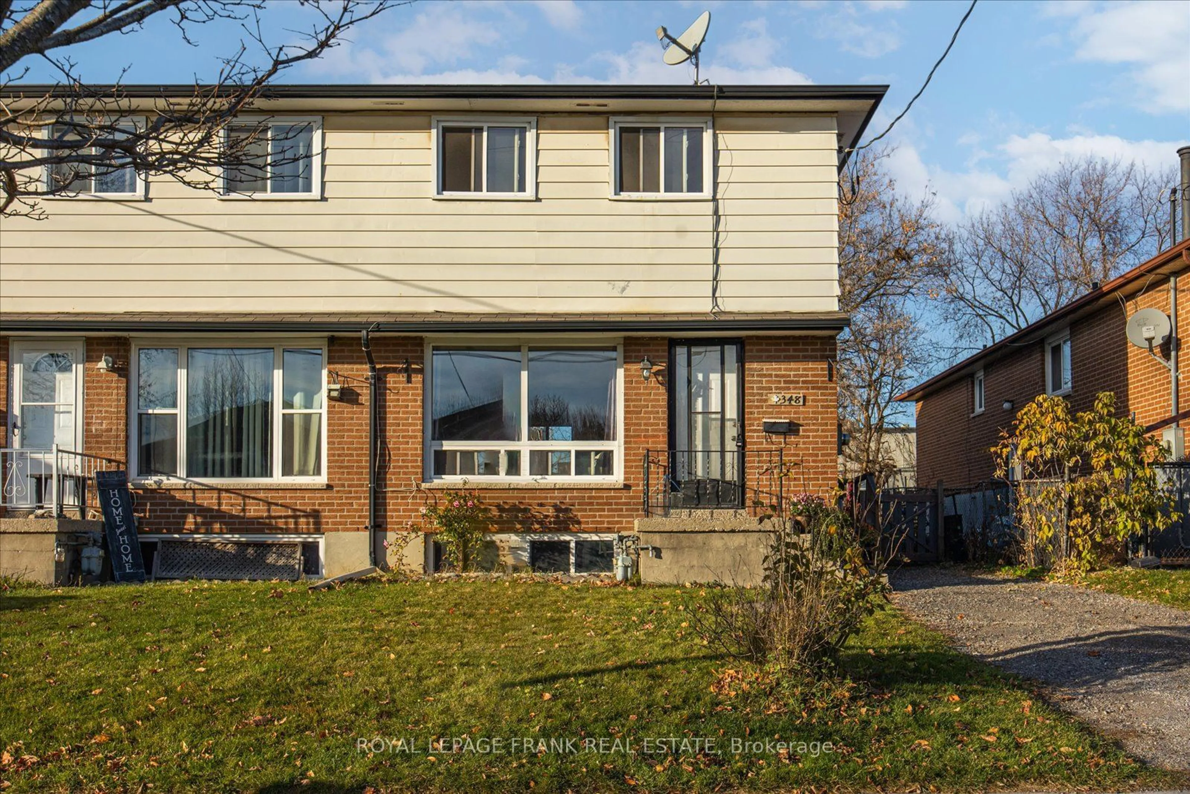 Frontside or backside of a home, cottage for 348 Pine Ave, Oshawa Ontario L1J 2H4