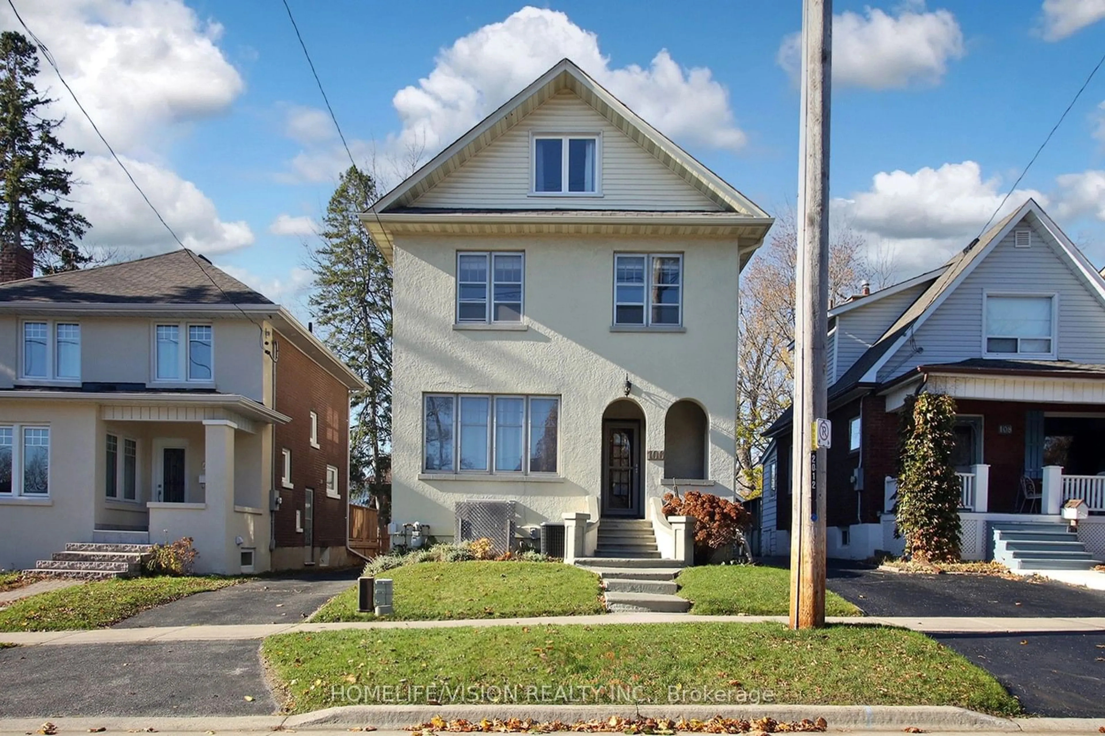 Frontside or backside of a home, the street view for 106 Oshawa Blvd, Oshawa Ontario L1G 5S5