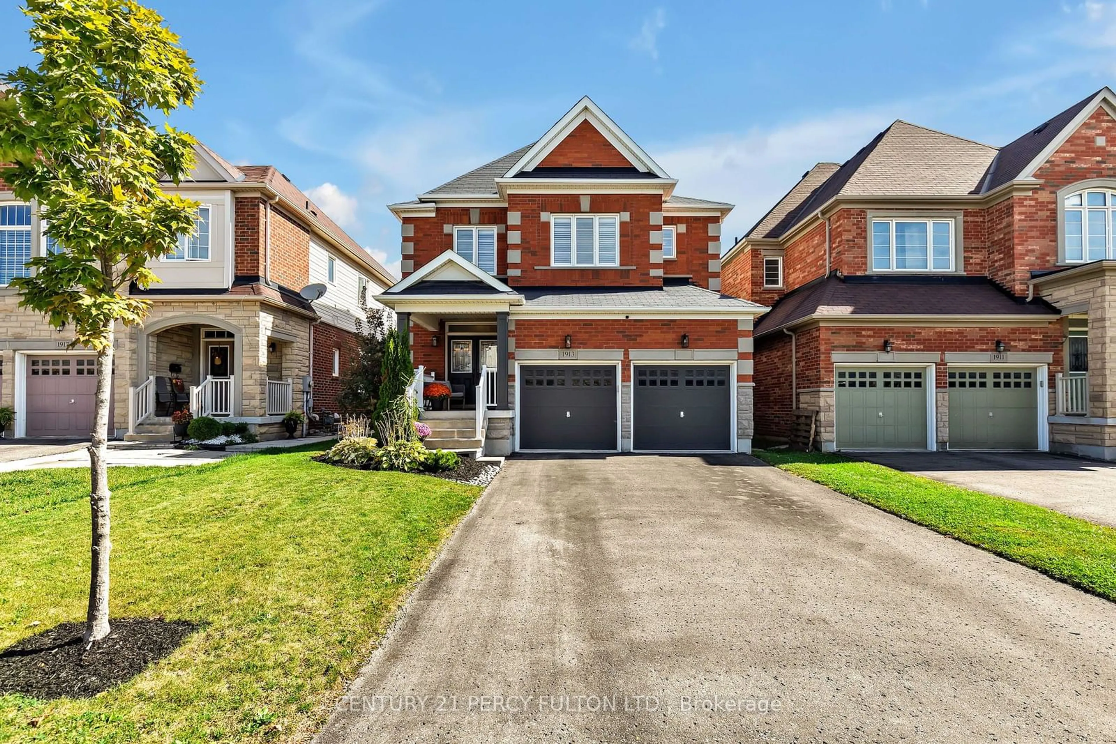 Home with brick exterior material for 1913 Cocklin Cres, Oshawa Ontario L1K 0T6