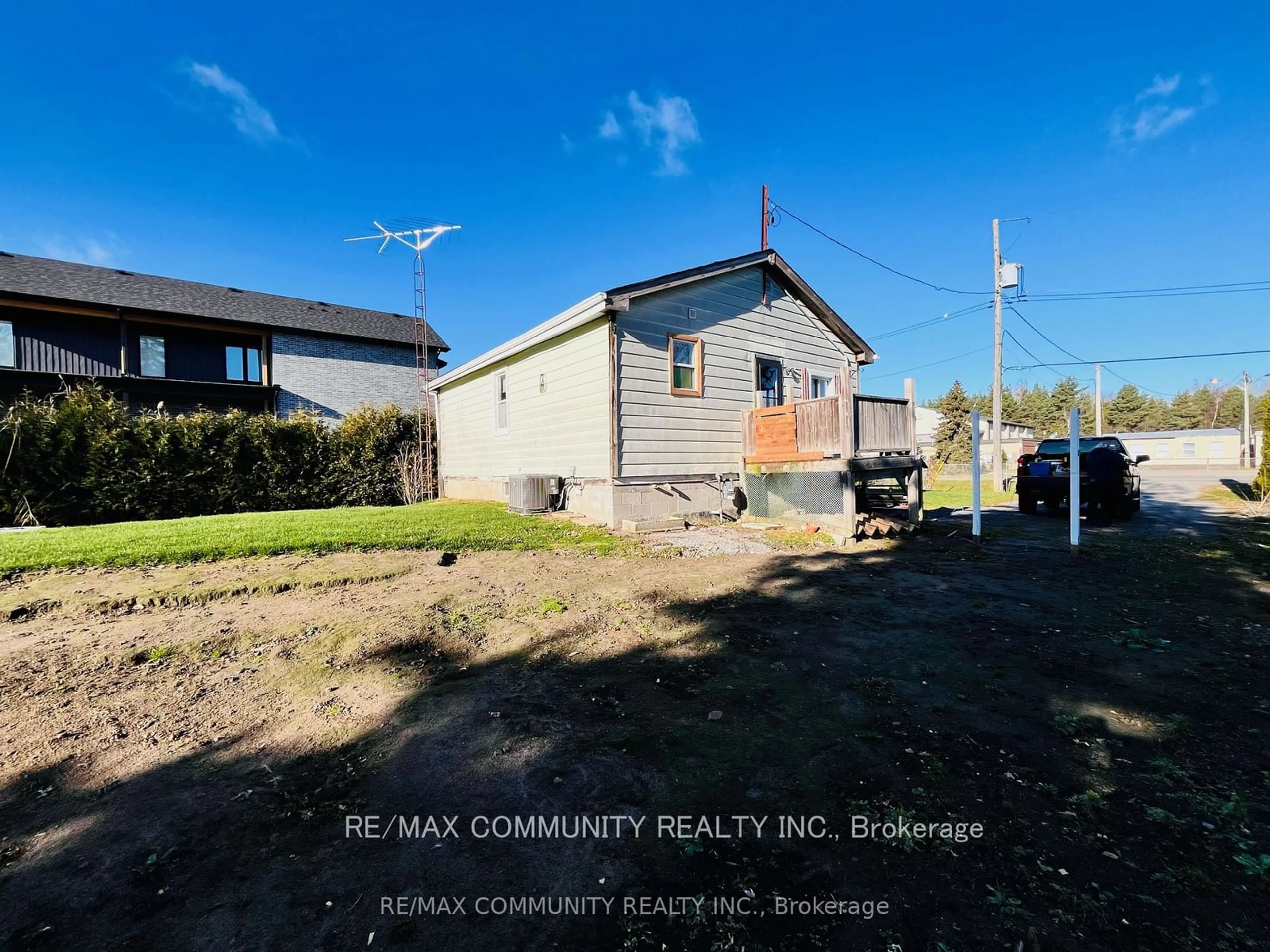 Frontside or backside of a home, the front or back of building for 2037 Nash Rd, Clarington Ontario L1C 3K4