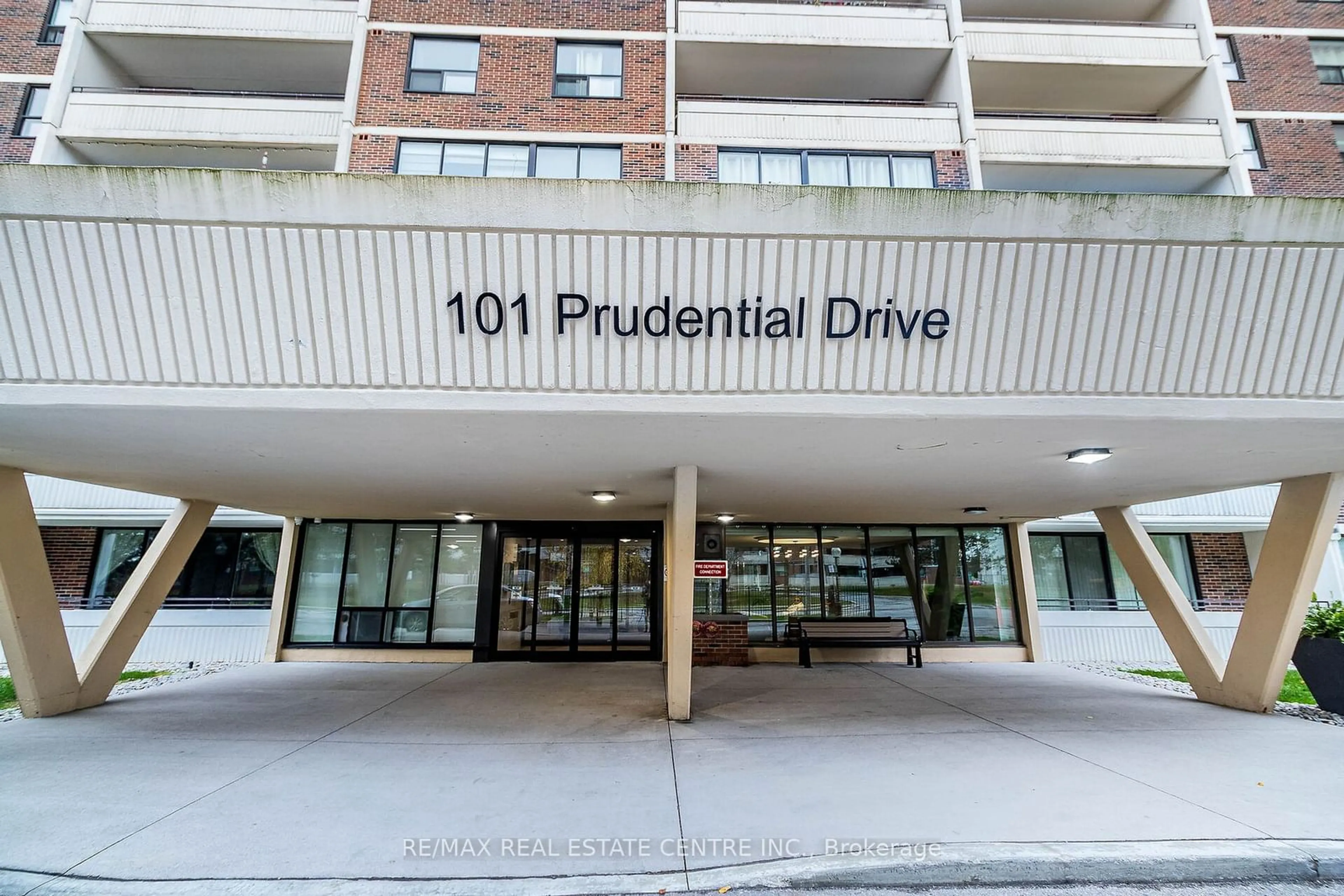 Indoor foyer for 101 Prudential Dr #508, Toronto Ontario M1P 4S5