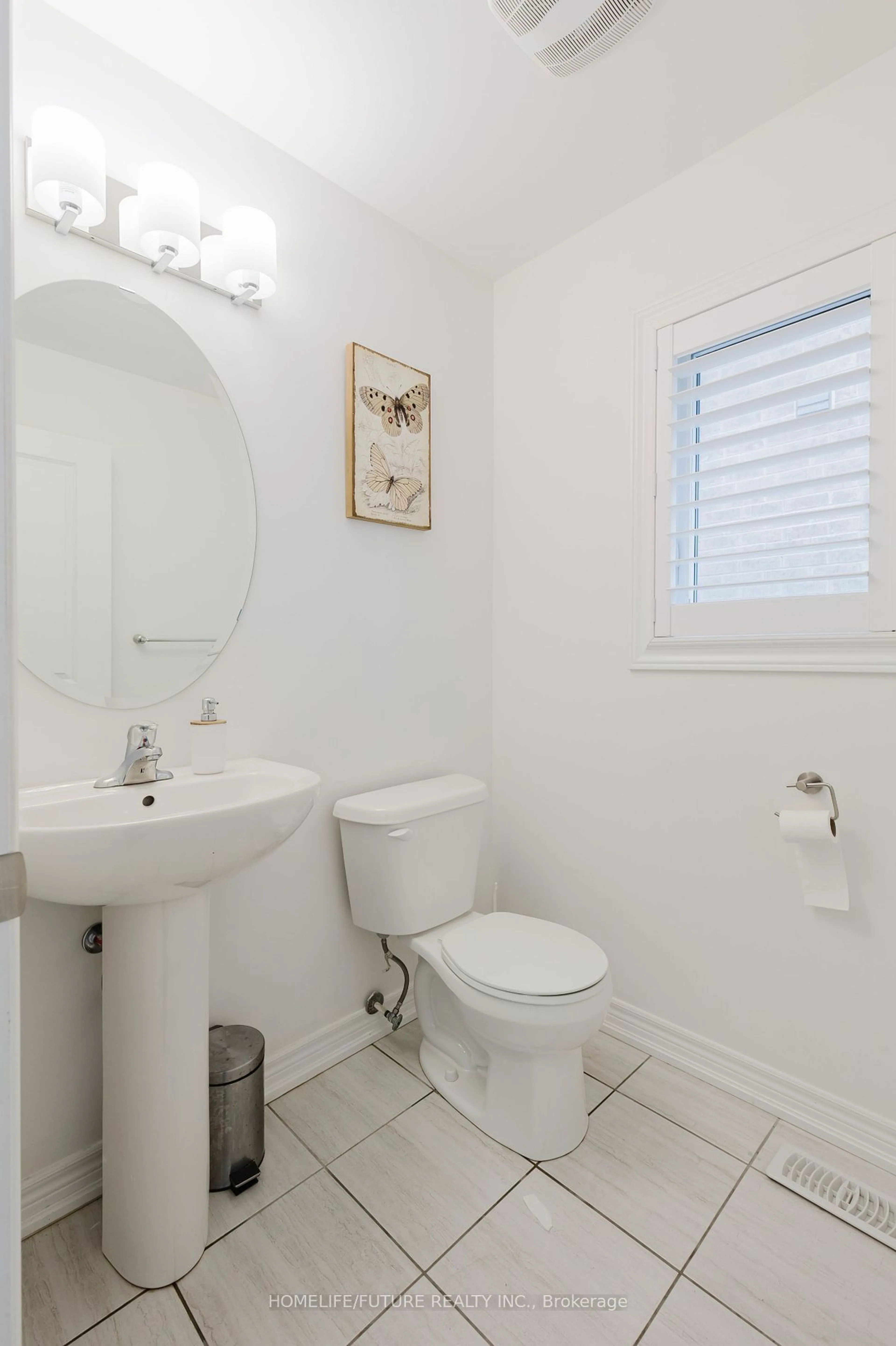 Standard bathroom, not visible floor for 33 Beasley St, Whitby Ontario L1P 0G5