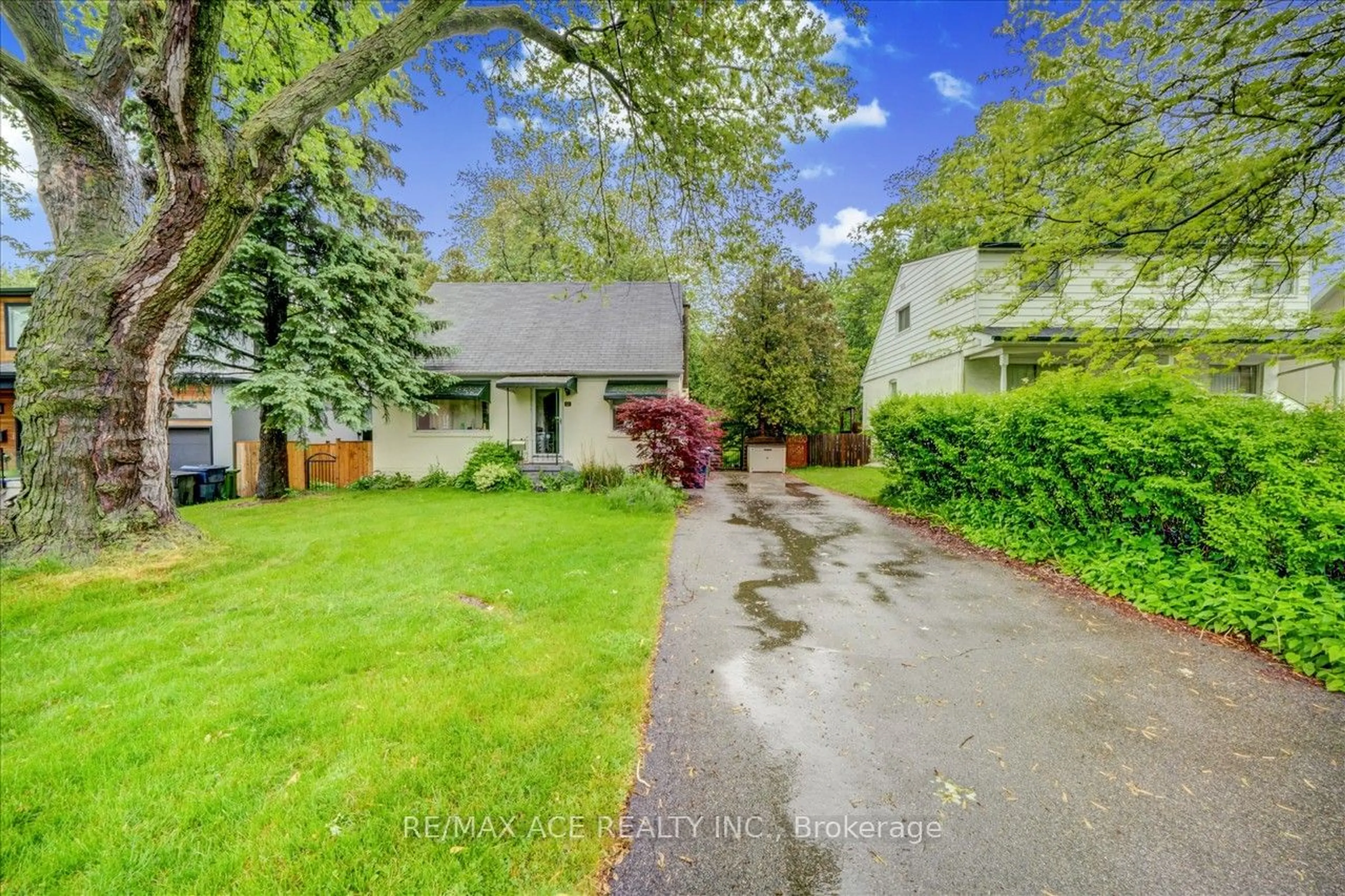 Frontside or backside of a home, cottage for 81 Scarborough Heights Blvd, Toronto Ontario M1M 2V5