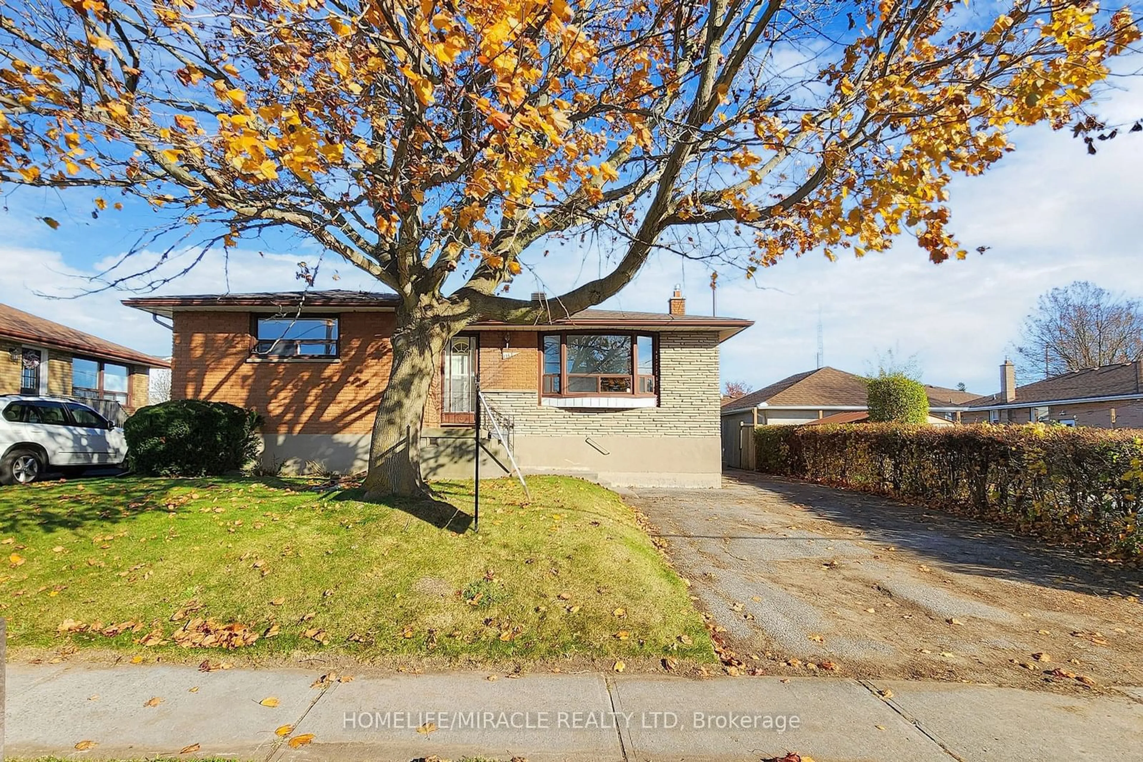 Frontside or backside of a home, the street view for 1363 Park Rd S Rd, Oshawa Ontario L1J 4K3