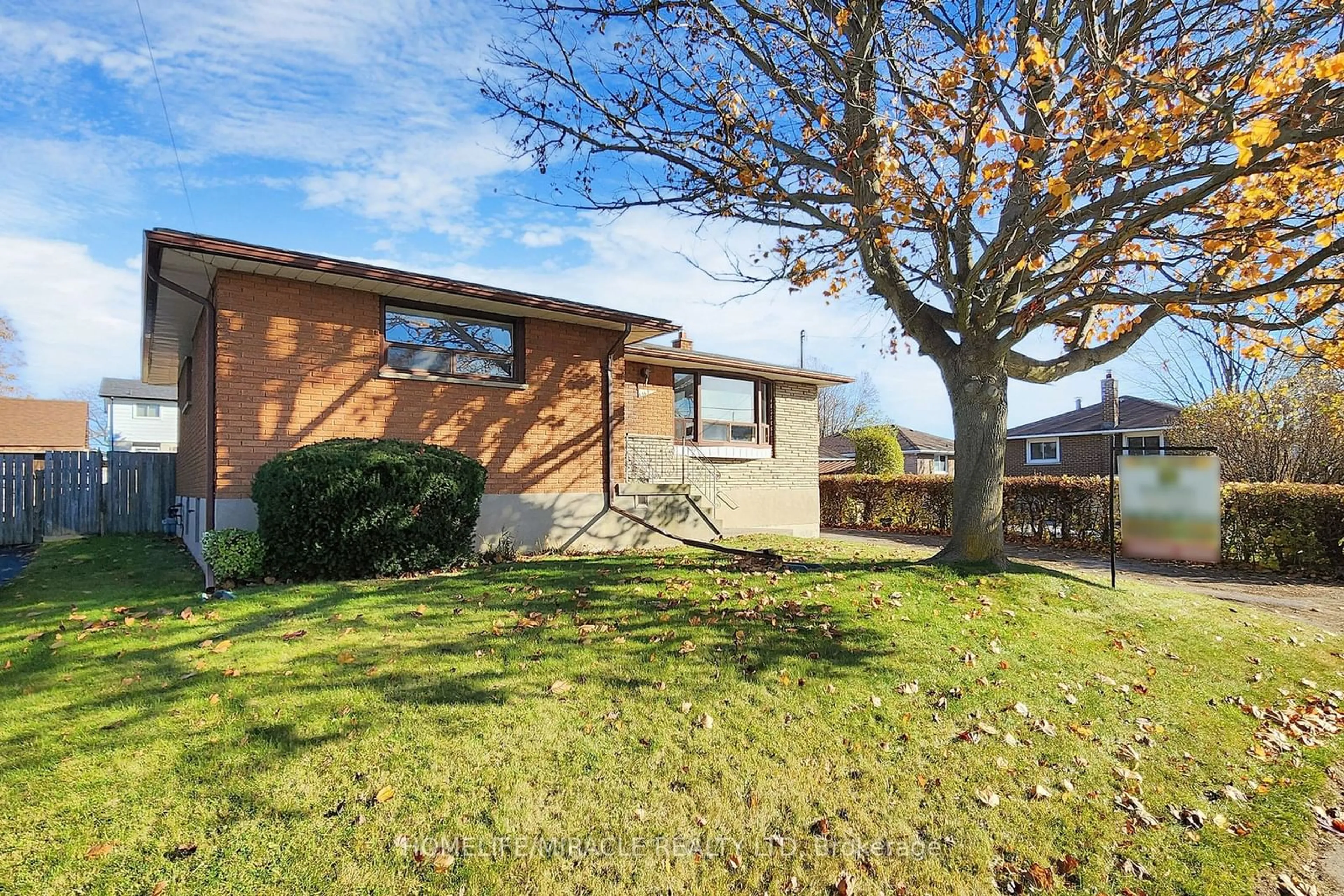 A pic from exterior of the house or condo, the fenced backyard for 1363 Park Rd S Rd, Oshawa Ontario L1J 4K3