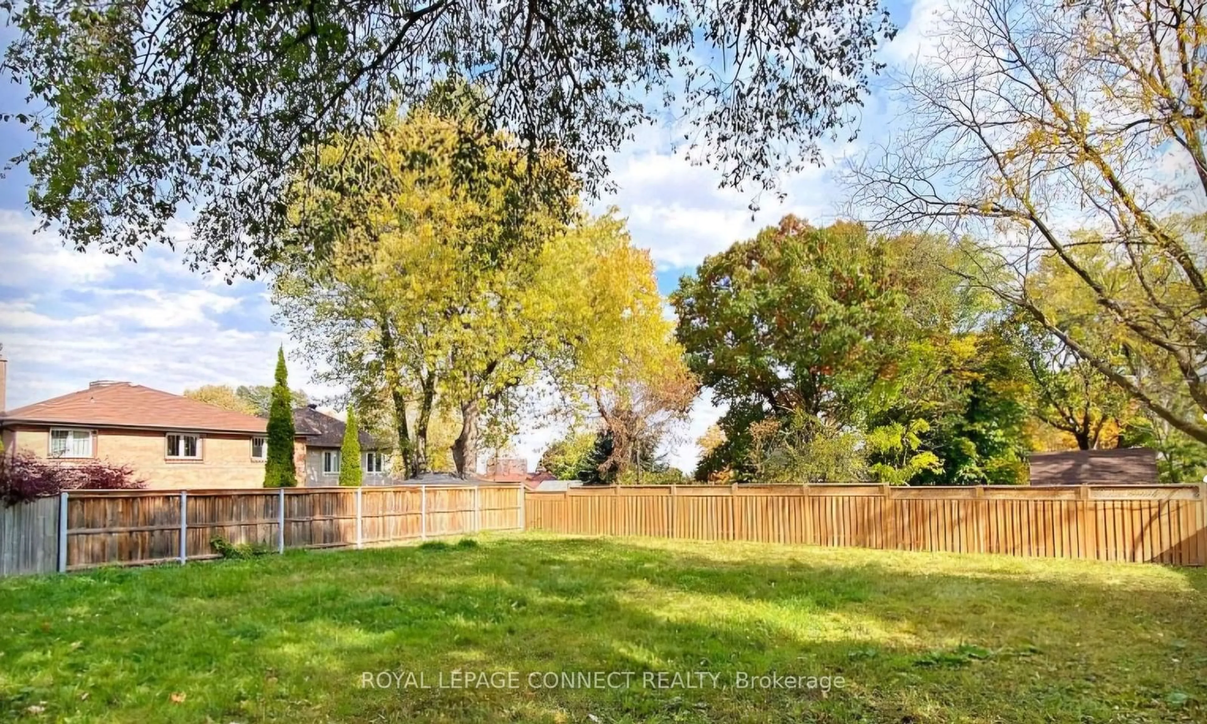 A pic from outside/outdoor area/front of a property/back of a property/a pic from drone, forest/trees view for 25 Bellamy Rd, Toronto Ontario M1M 3N9