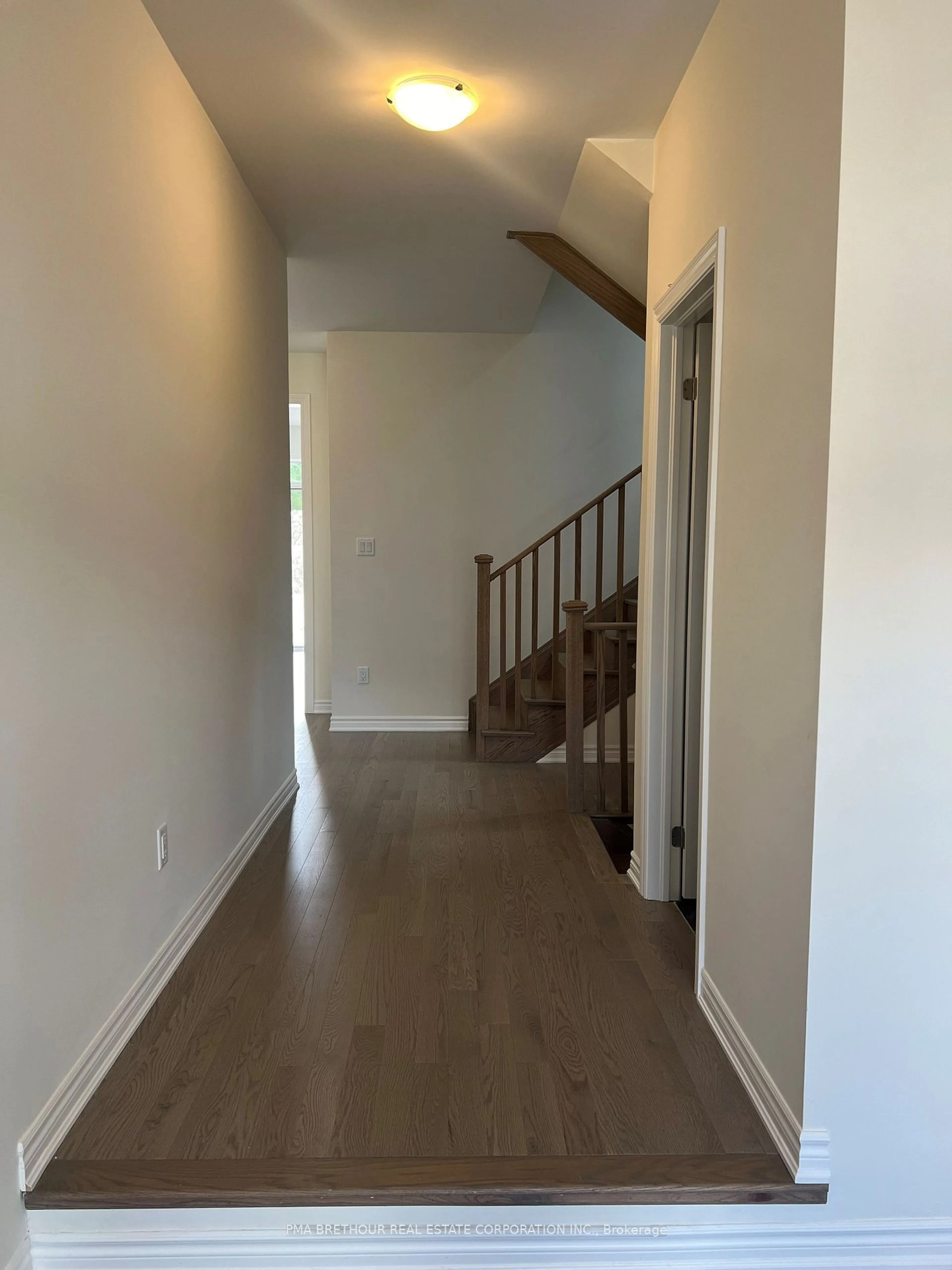 Indoor foyer, wood floors for 6 Forestlane Way, Scugog Ontario L9L 0B2