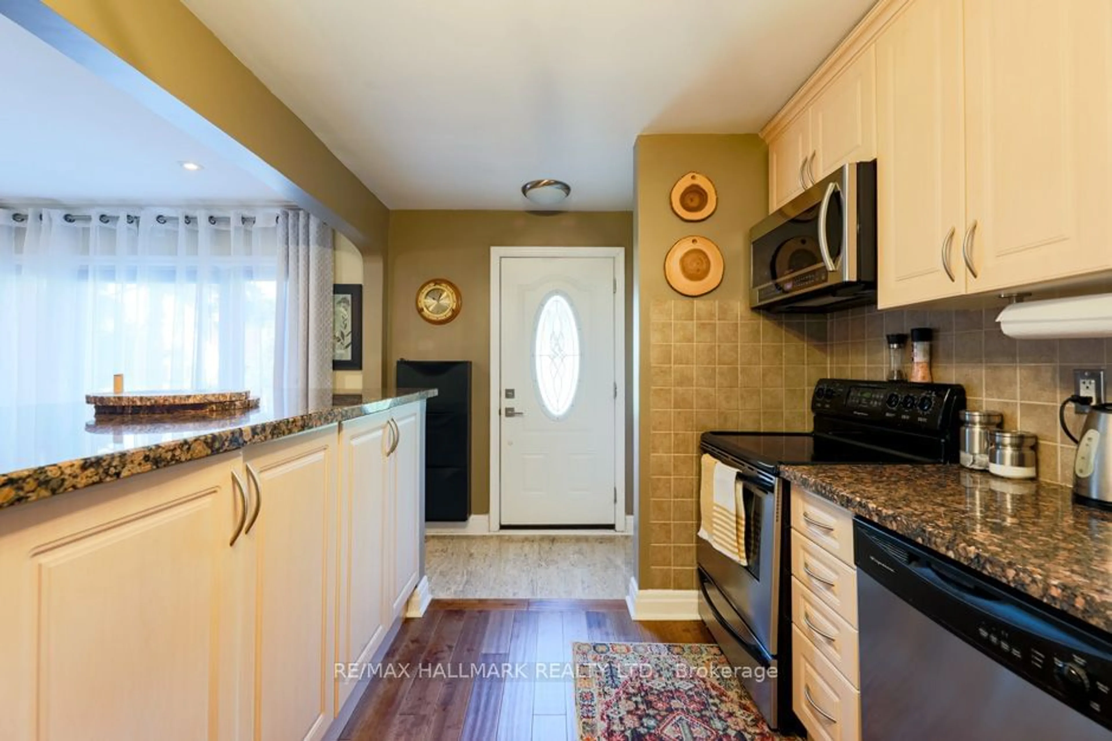 Standard kitchen, wood floors, cottage for 5 East Haven Dr, Toronto Ontario M1N 1L8