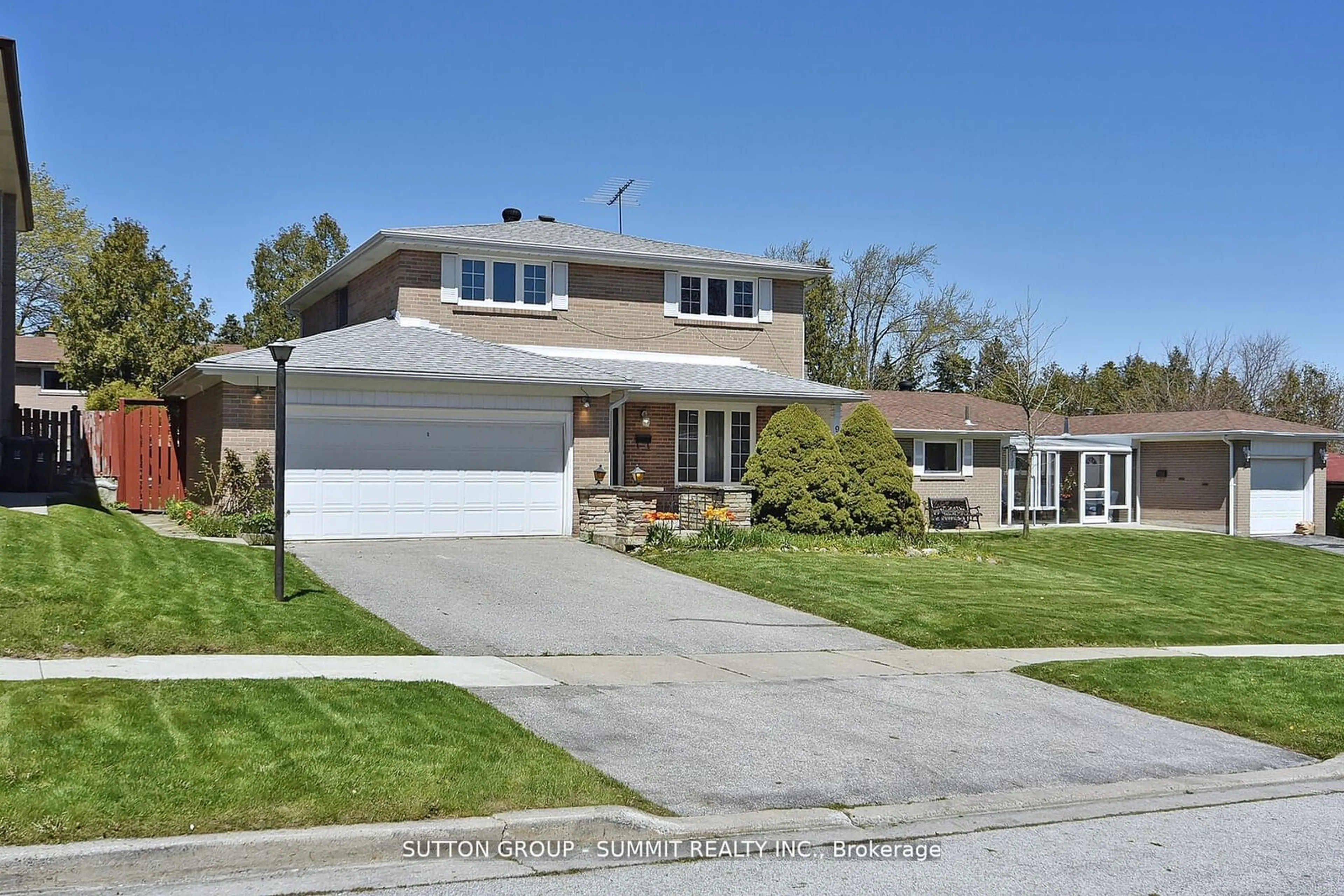 Frontside or backside of a home, the street view for 9 Ivy Green Cres, Toronto Ontario M1G 2Z2