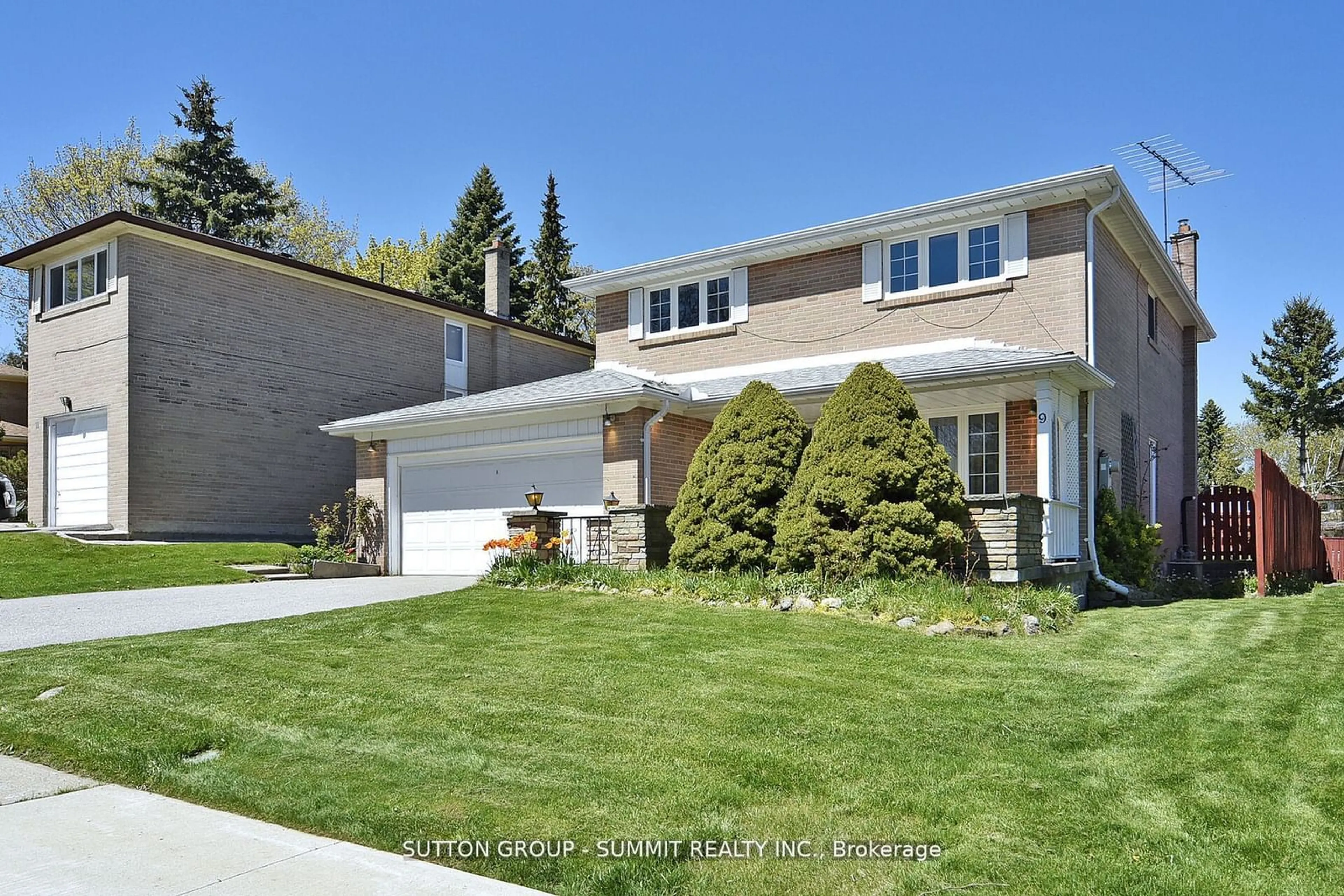 Frontside or backside of a home, the street view for 9 Ivy Green Cres, Toronto Ontario M1G 2Z2