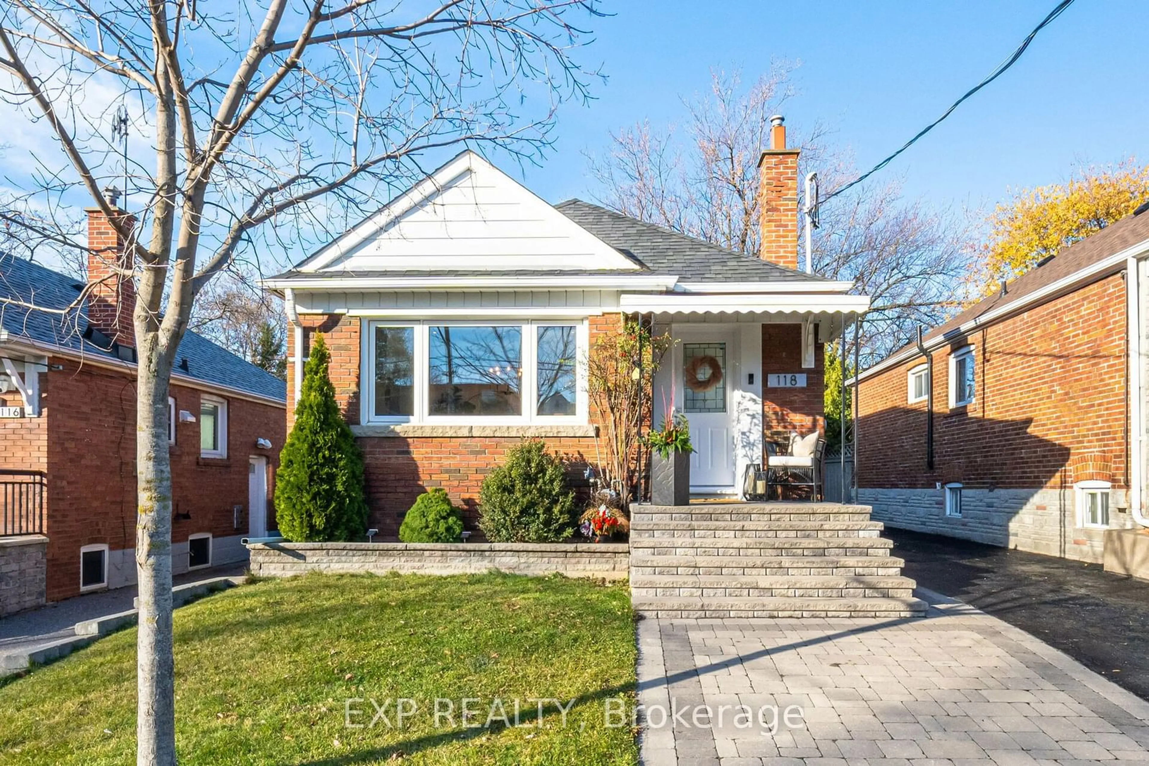 Frontside or backside of a home, cottage for 118 Glencrest Blvd, Toronto Ontario M4B 1L8