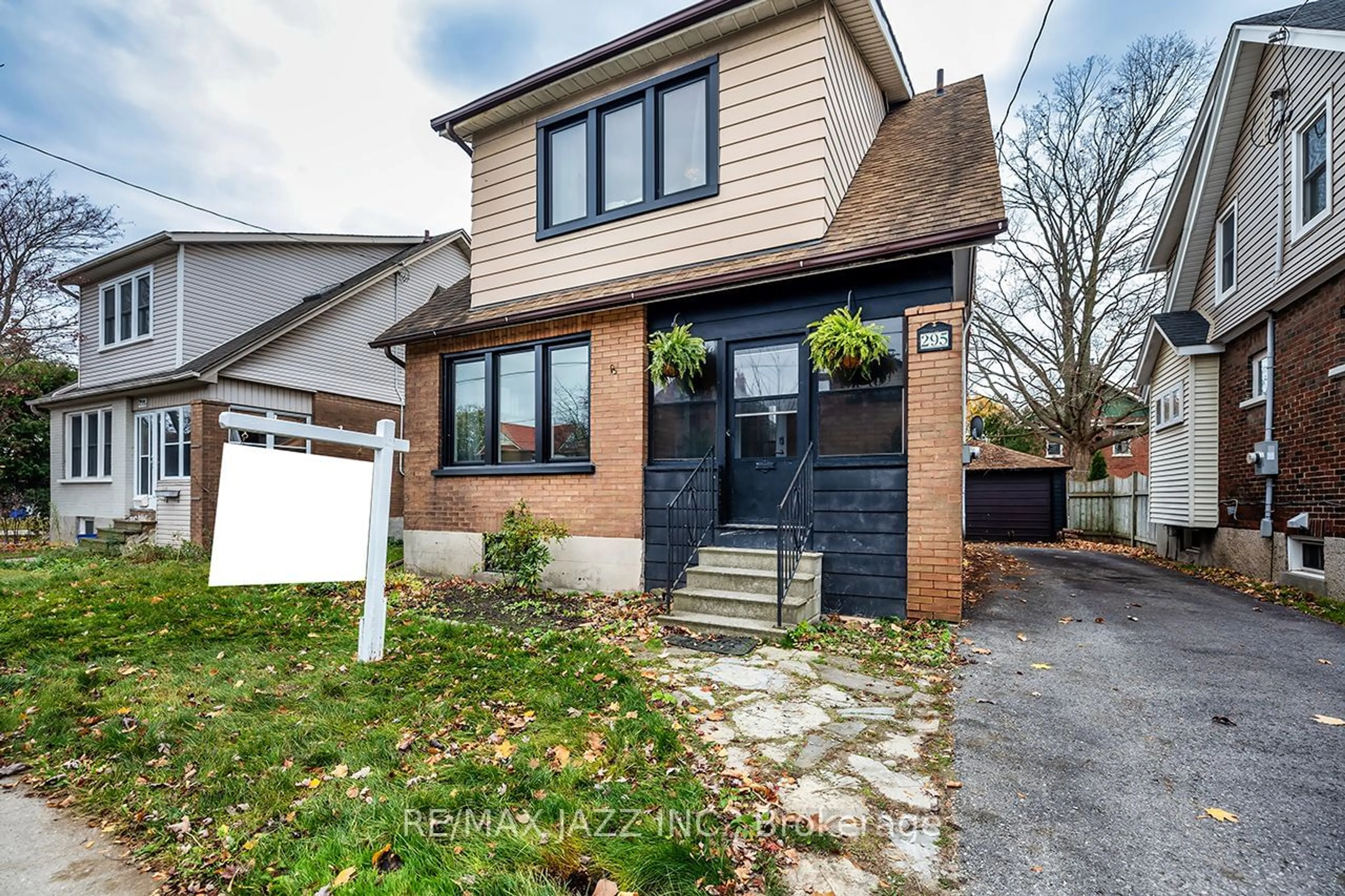 Frontside or backside of a home, cottage for 295 Athol St, Oshawa Ontario L1H 1K6