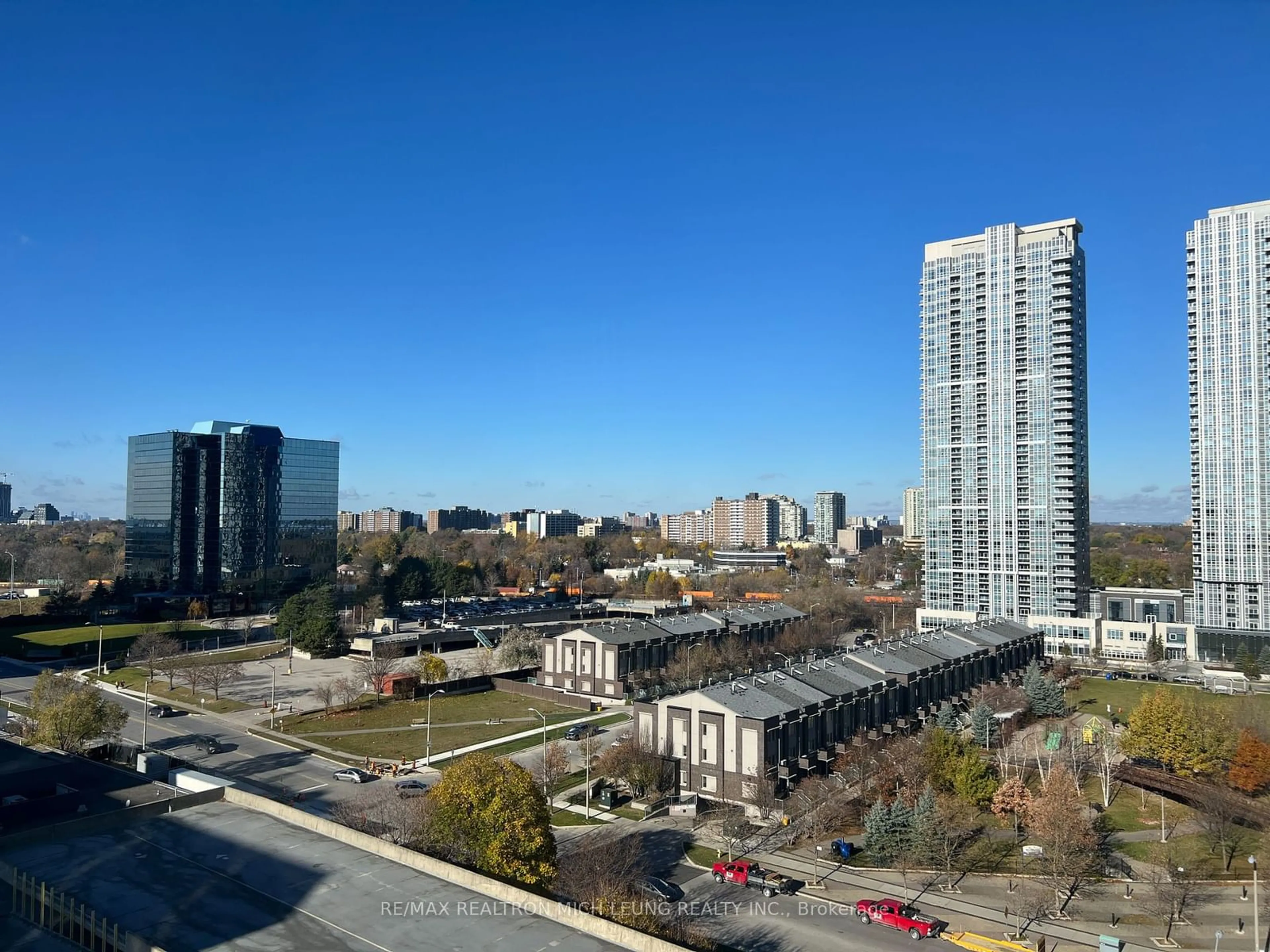 A pic from exterior of the house or condo, the view of city buildings for 125 Village Green Sq #1109, Toronto Ontario M1S 0G3