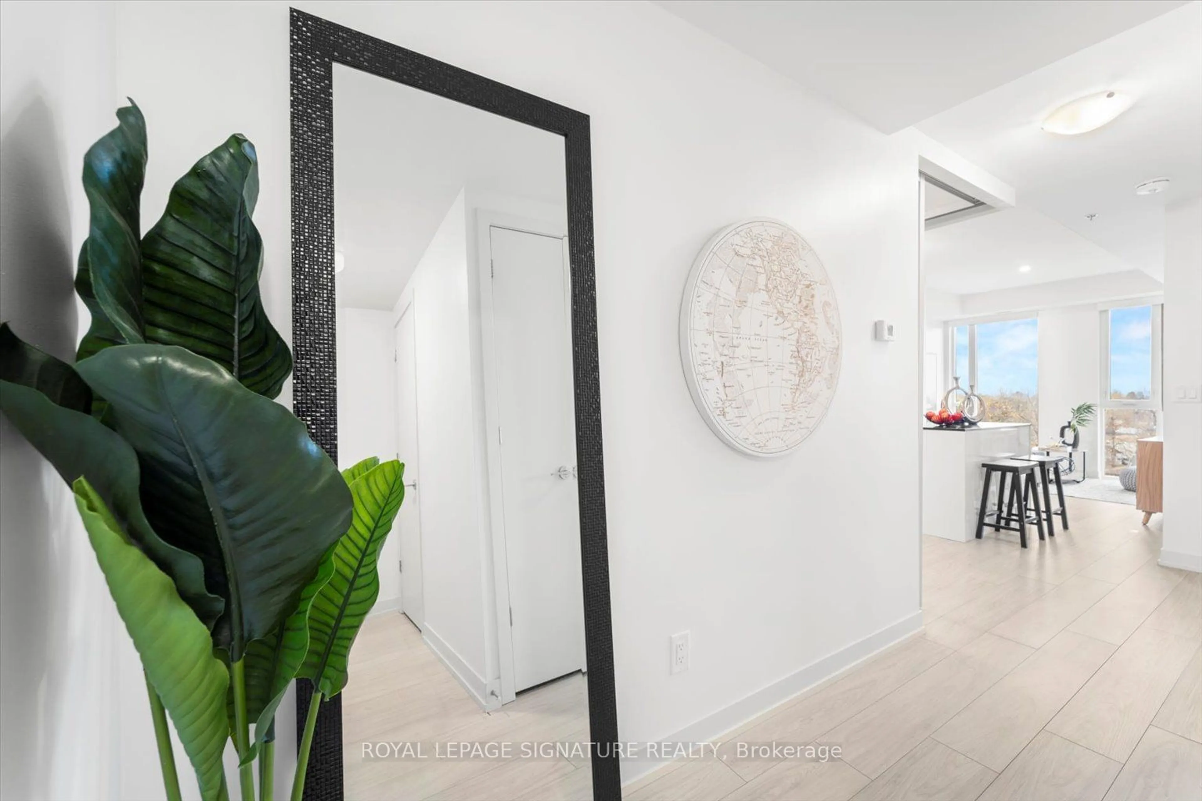 Indoor entryway, wood floors for 90 Glen Everest Rd #701, Toronto Ontario M1N 0C3