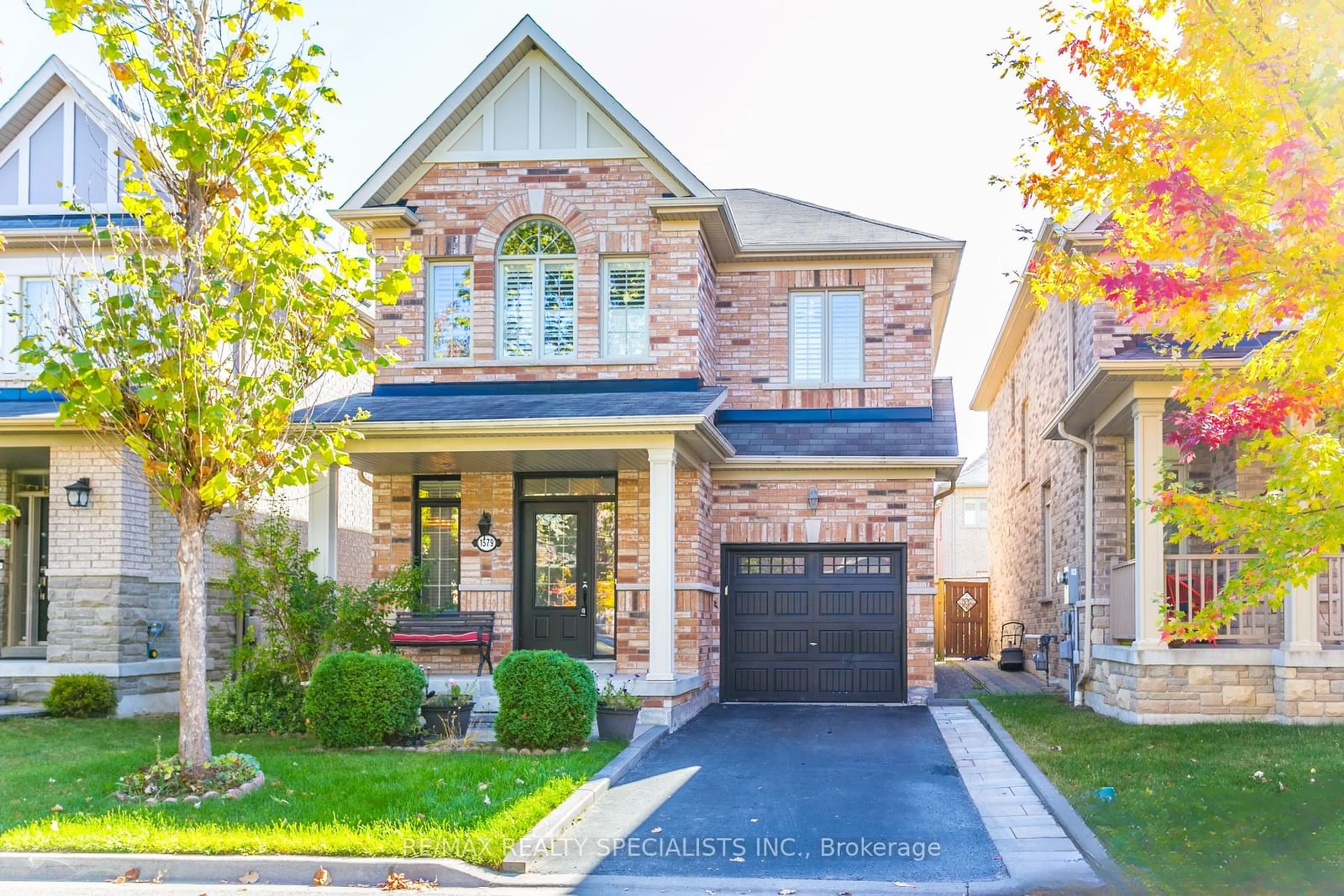 Home with brick exterior material for 1579 EDGECROFT Dr, Pickering Ontario L1X 0B6