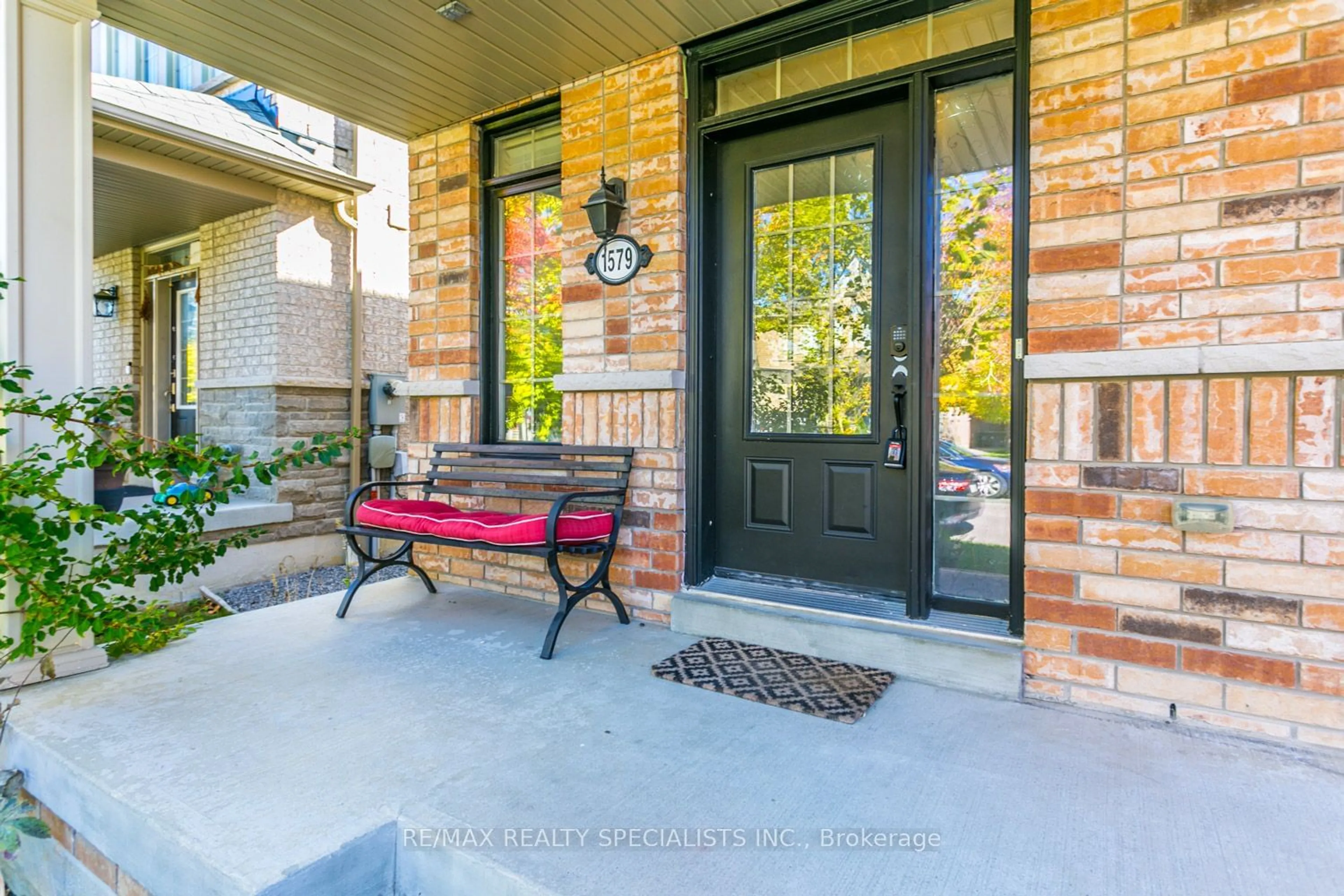 Indoor entryway, wood floors for 1579 EDGECROFT Dr, Pickering Ontario L1X 0B6