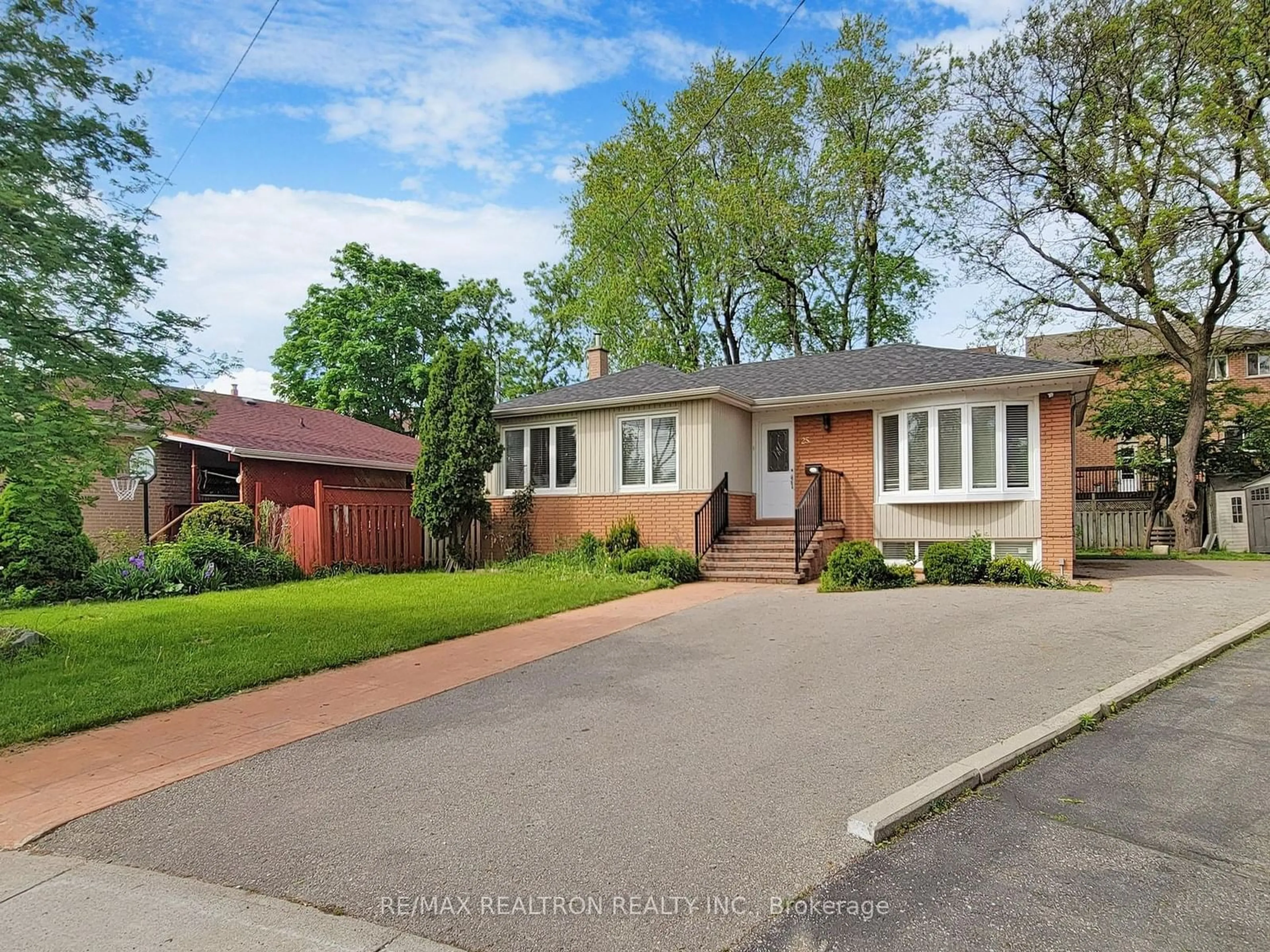 Frontside or backside of a home, cottage for 25 Armitage Dr, Toronto Ontario M1R 4X9