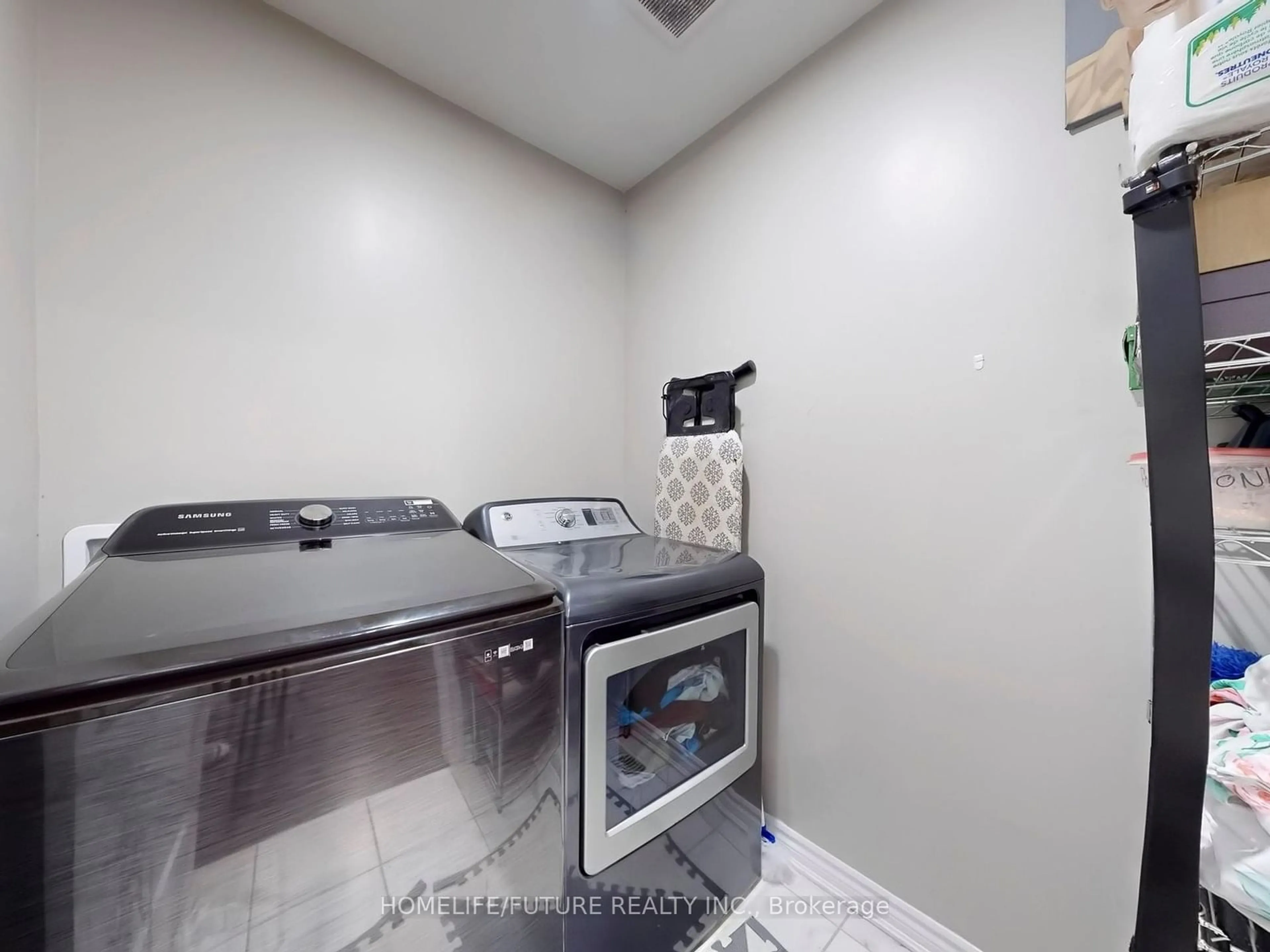 Laundry room for 2427 Moonlight Cres, Pickering Ontario L1X 0E9