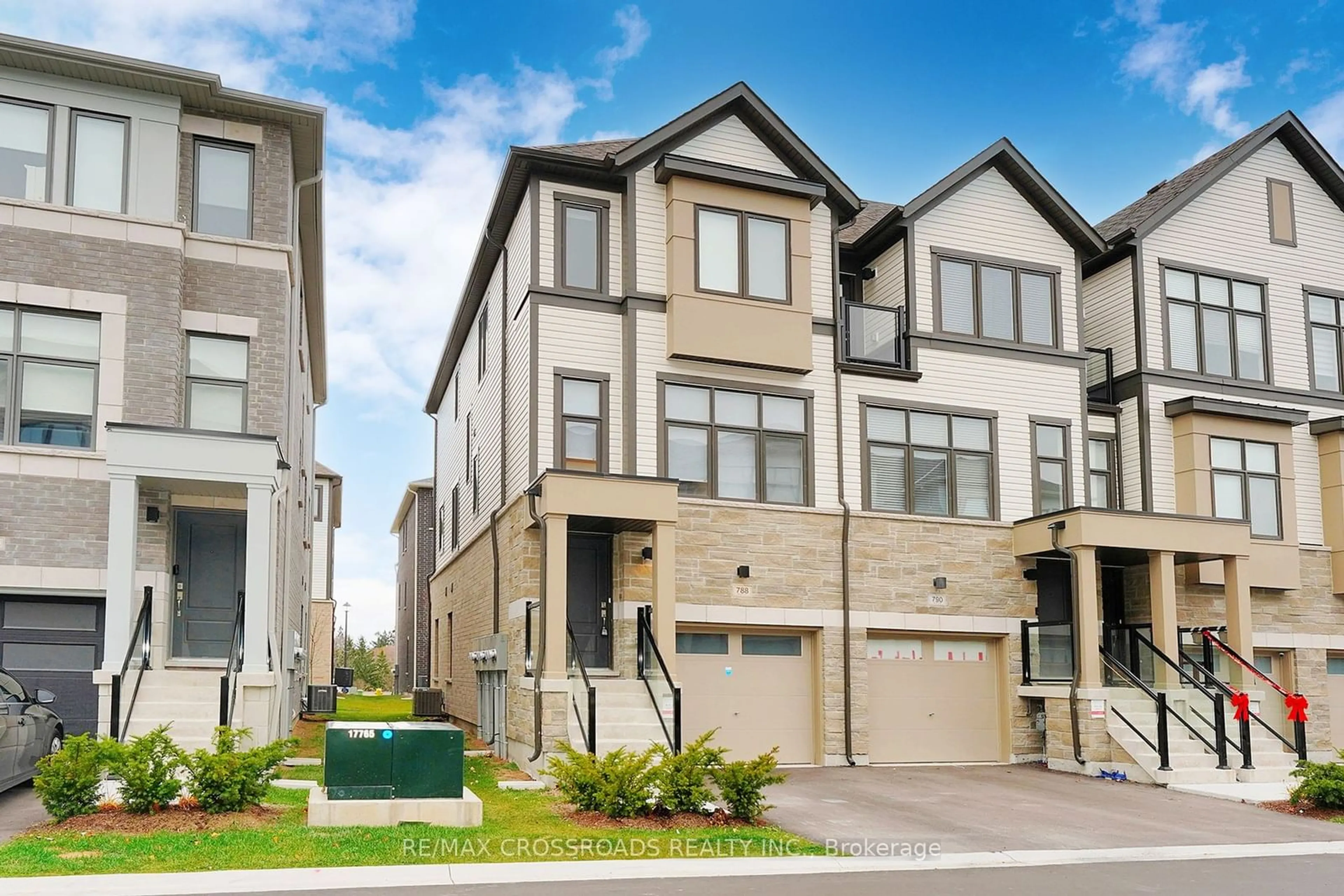 A pic from exterior of the house or condo, the street view for 788 Kootenay Path, Oshawa Ontario L1H 0B1