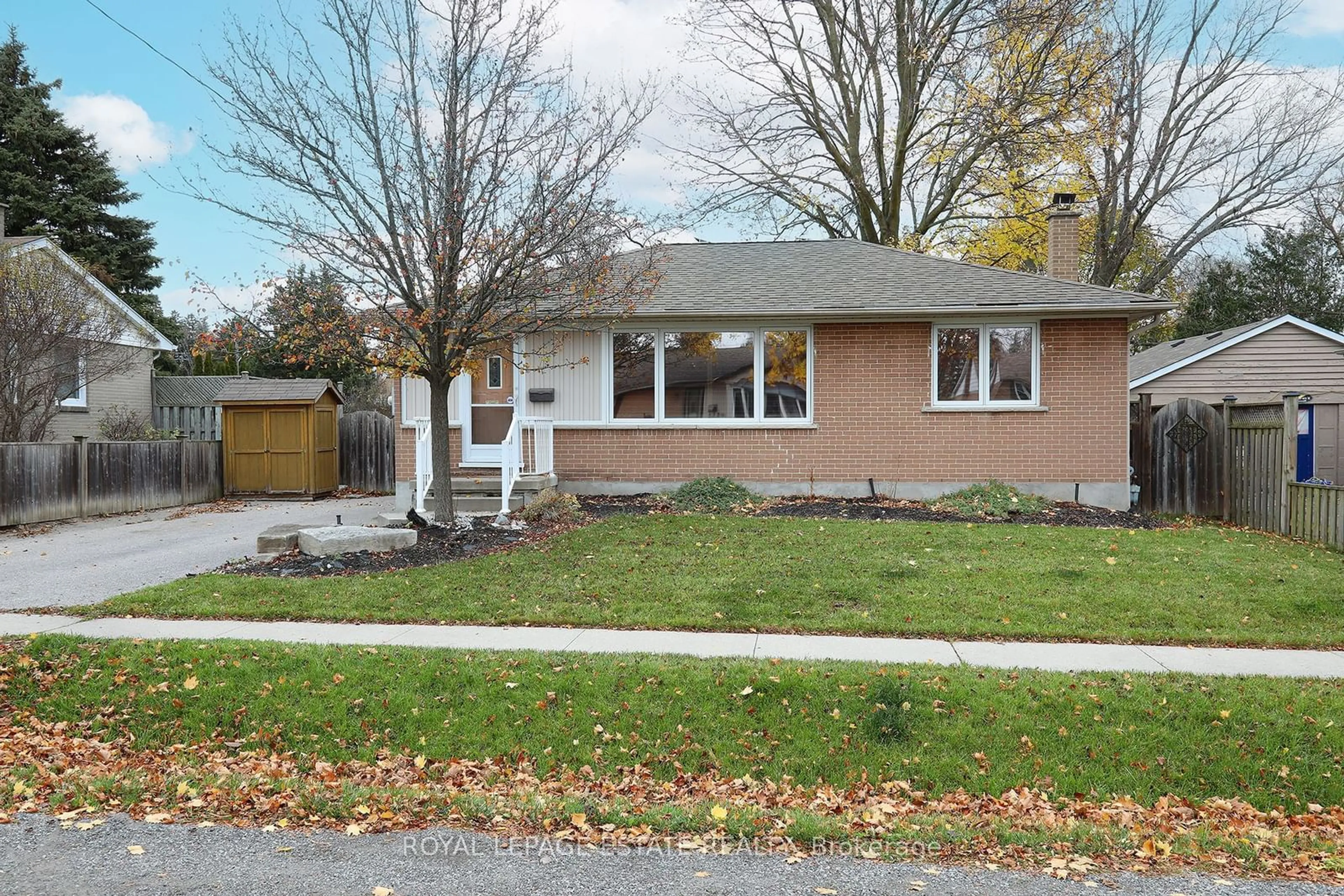 Frontside or backside of a home, the street view for 207 Lee Ave, Whitby Ontario L1N 5L4