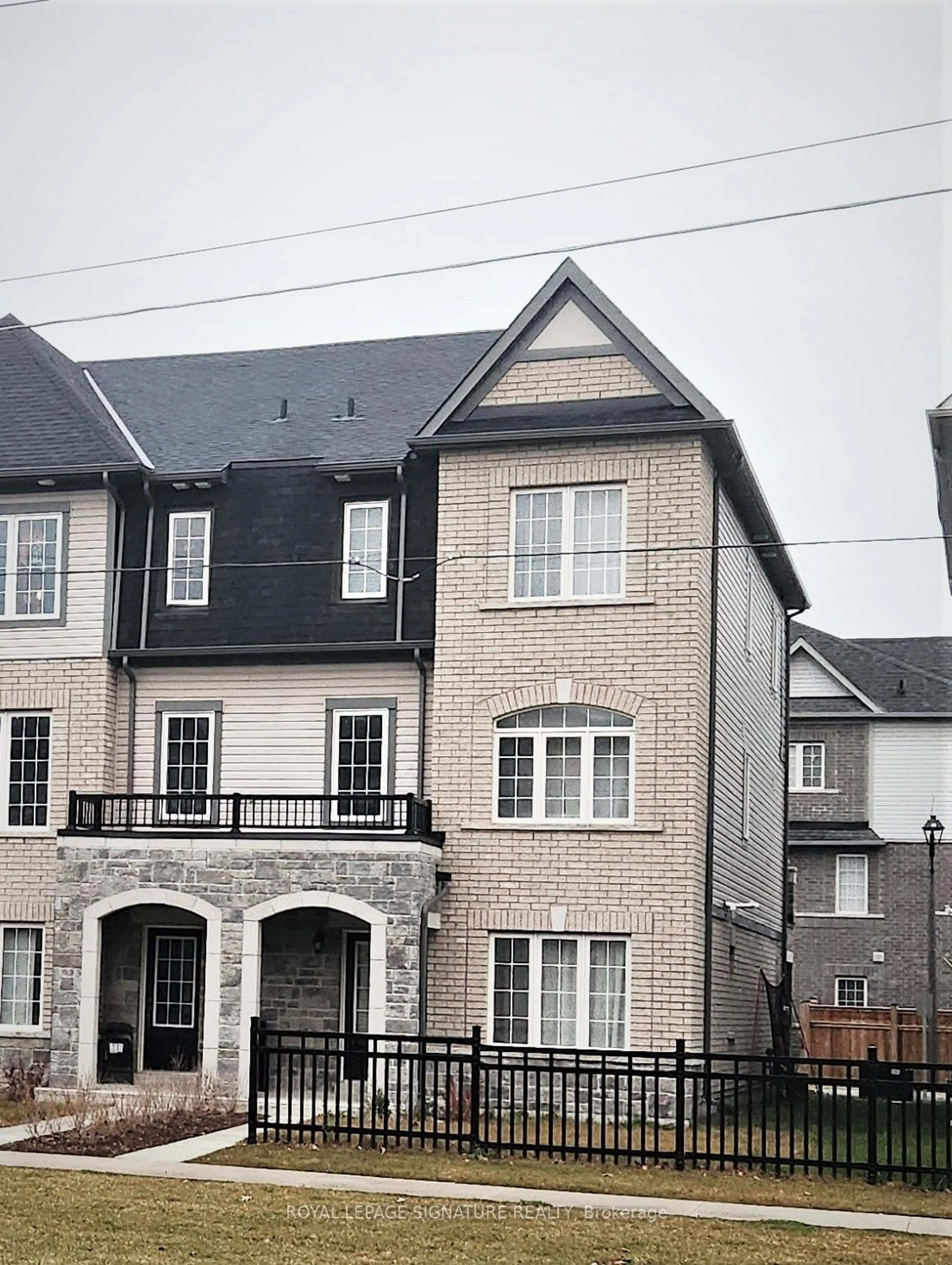 A pic from exterior of the house or condo, the front or back of building for 31 Honey Crisp Lane, Clarington Ontario L1C 7H7