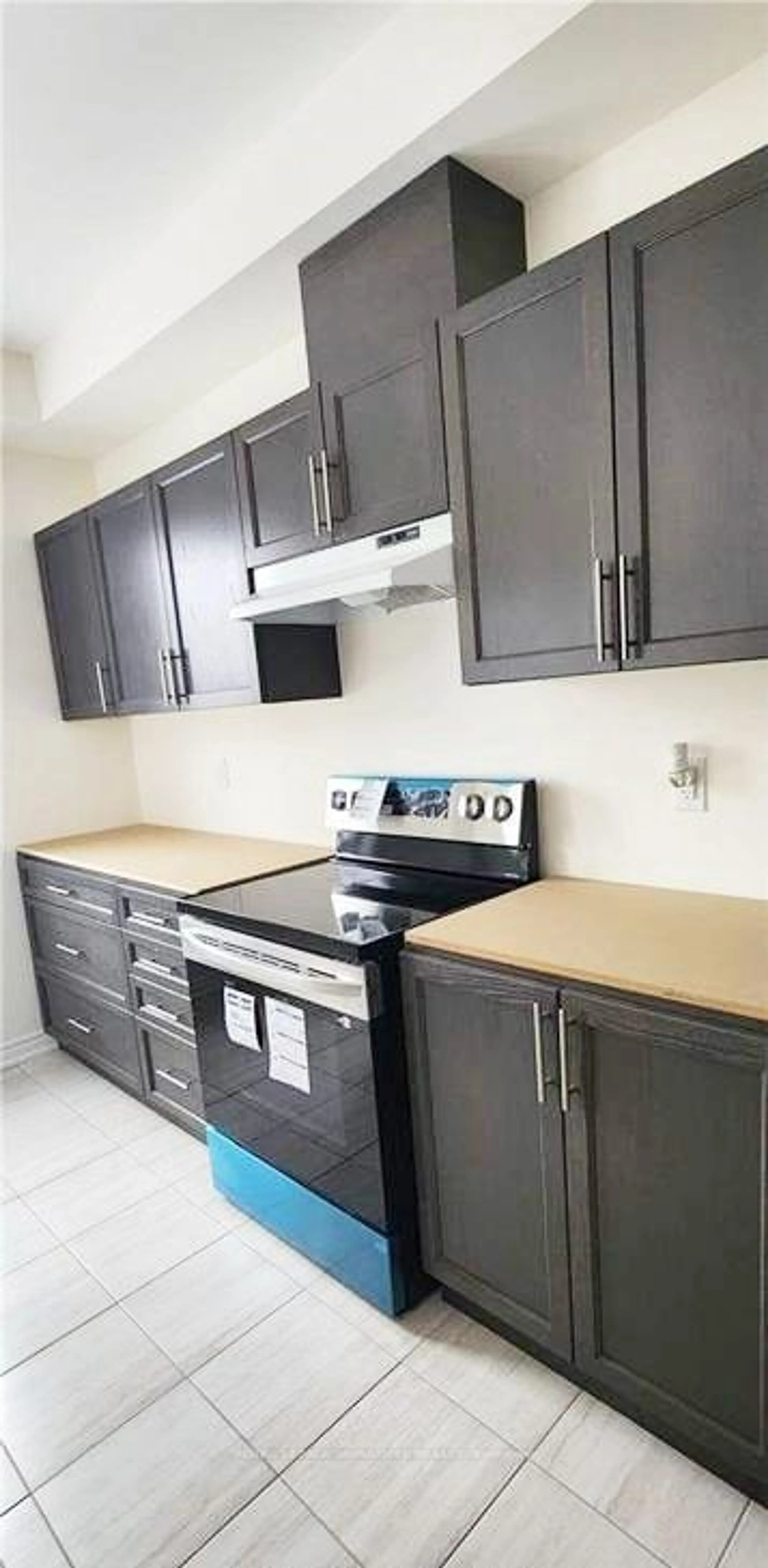 Standard kitchen for 31 Honey Crisp Lane, Clarington Ontario L1C 7H7