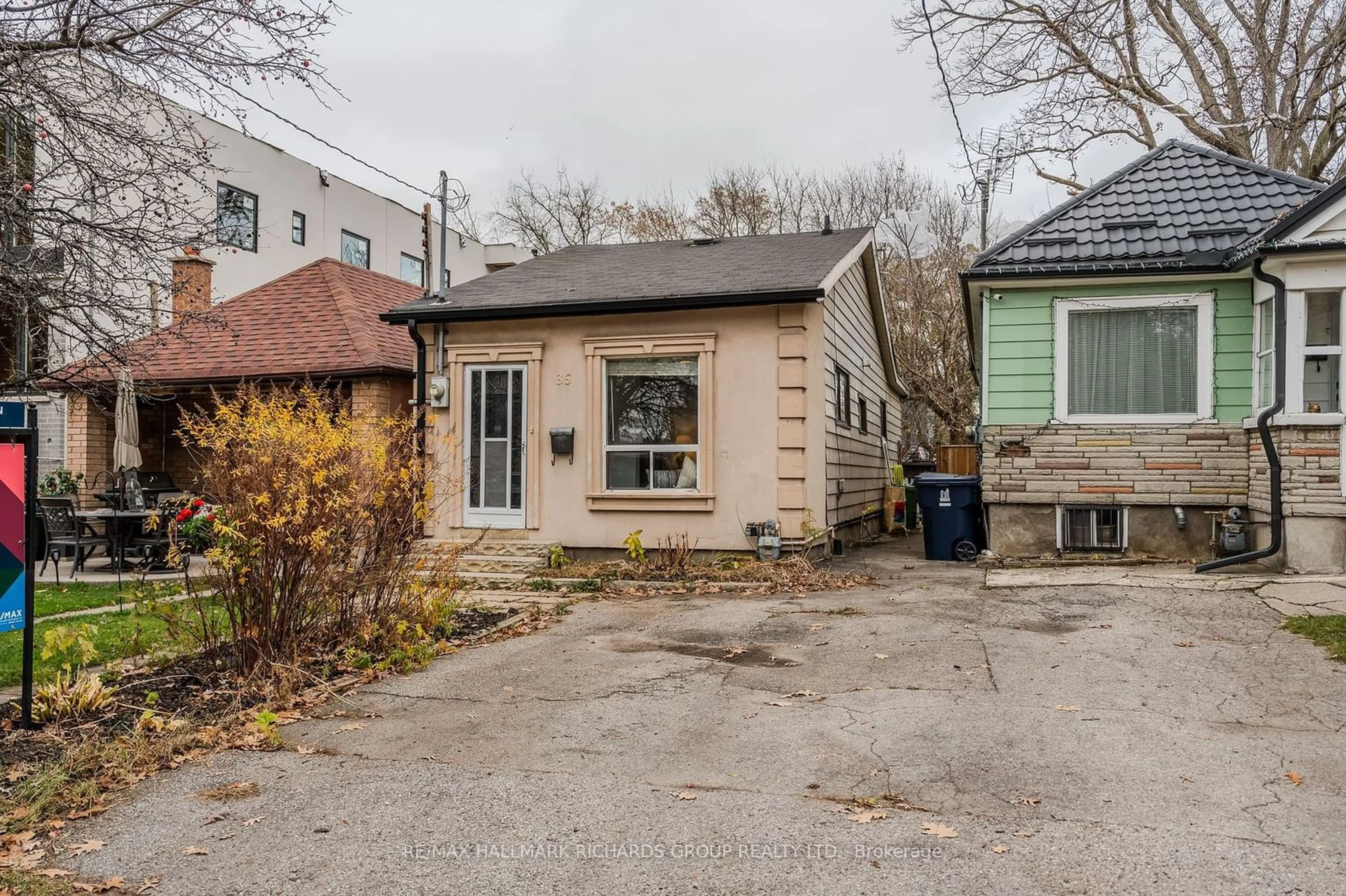 A pic from exterior of the house or condo, the street view for 35 Kenworthy Ave, Toronto Ontario M1L 3B1