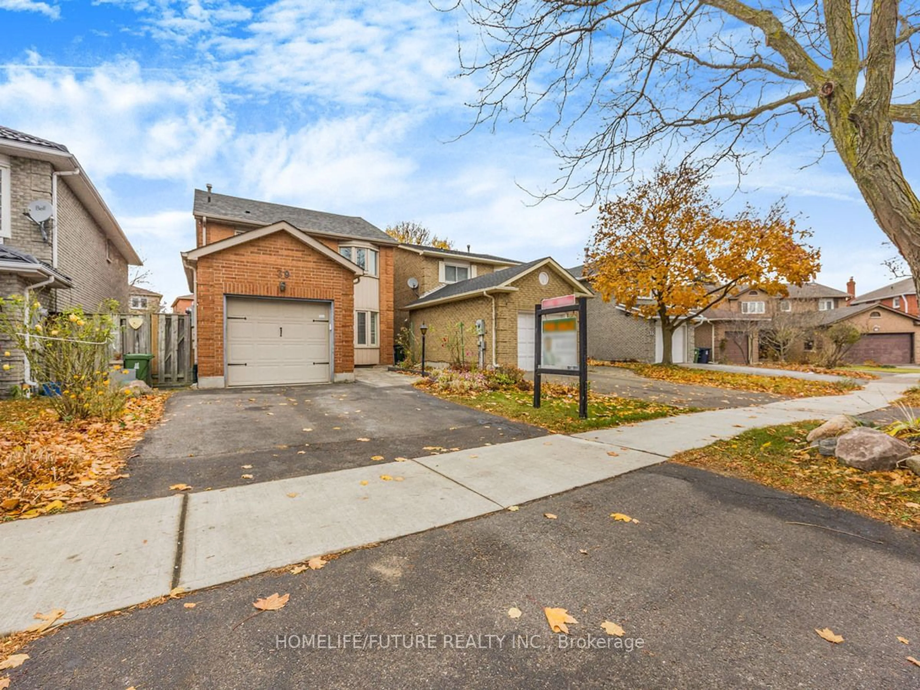 Frontside or backside of a home, the street view for 39 Graybark Cres, Toronto Ontario M1C 4J2