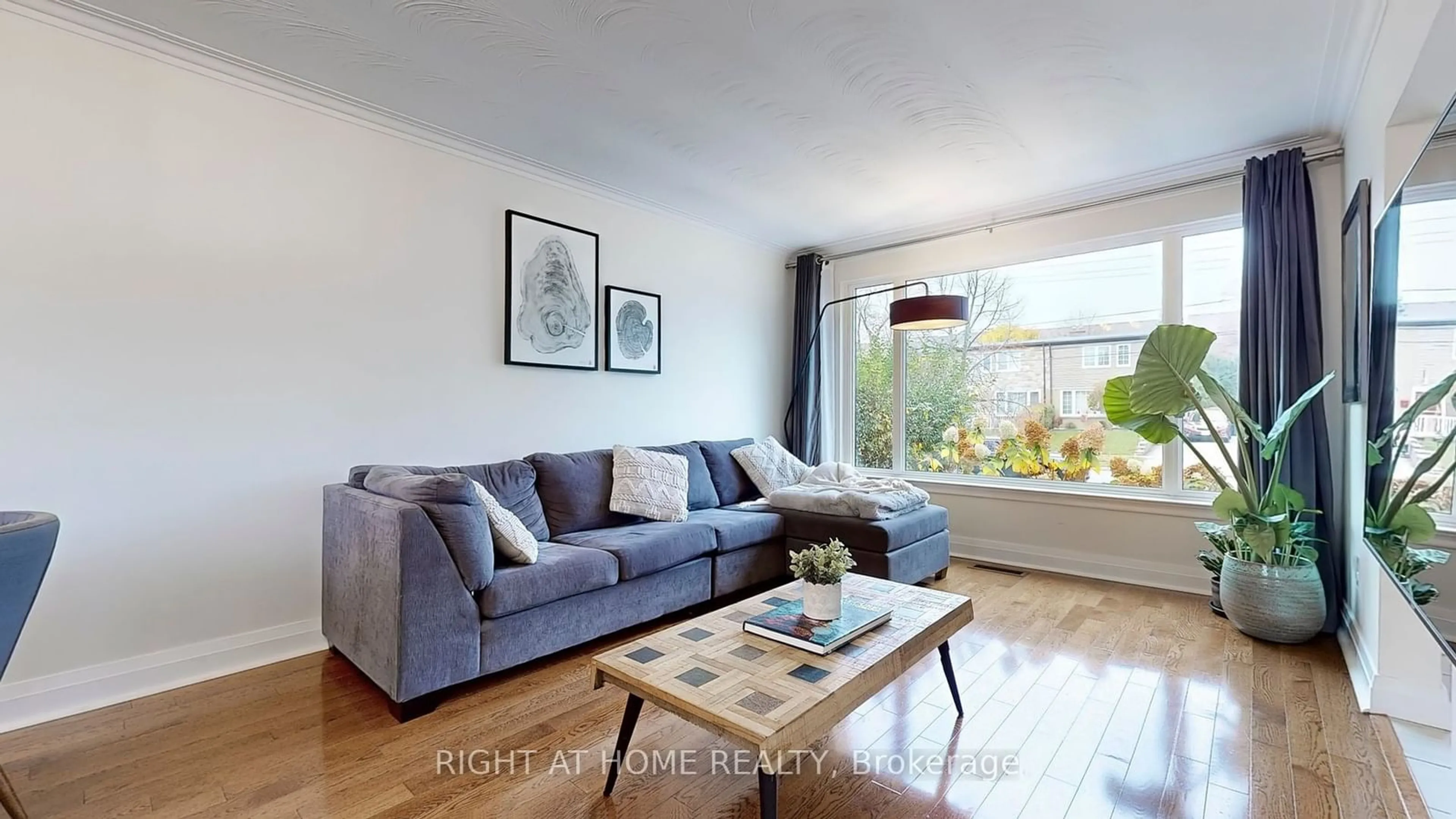 Living room, wood floors for 83 Chestnut Cres, Toronto Ontario M1L 1Y6