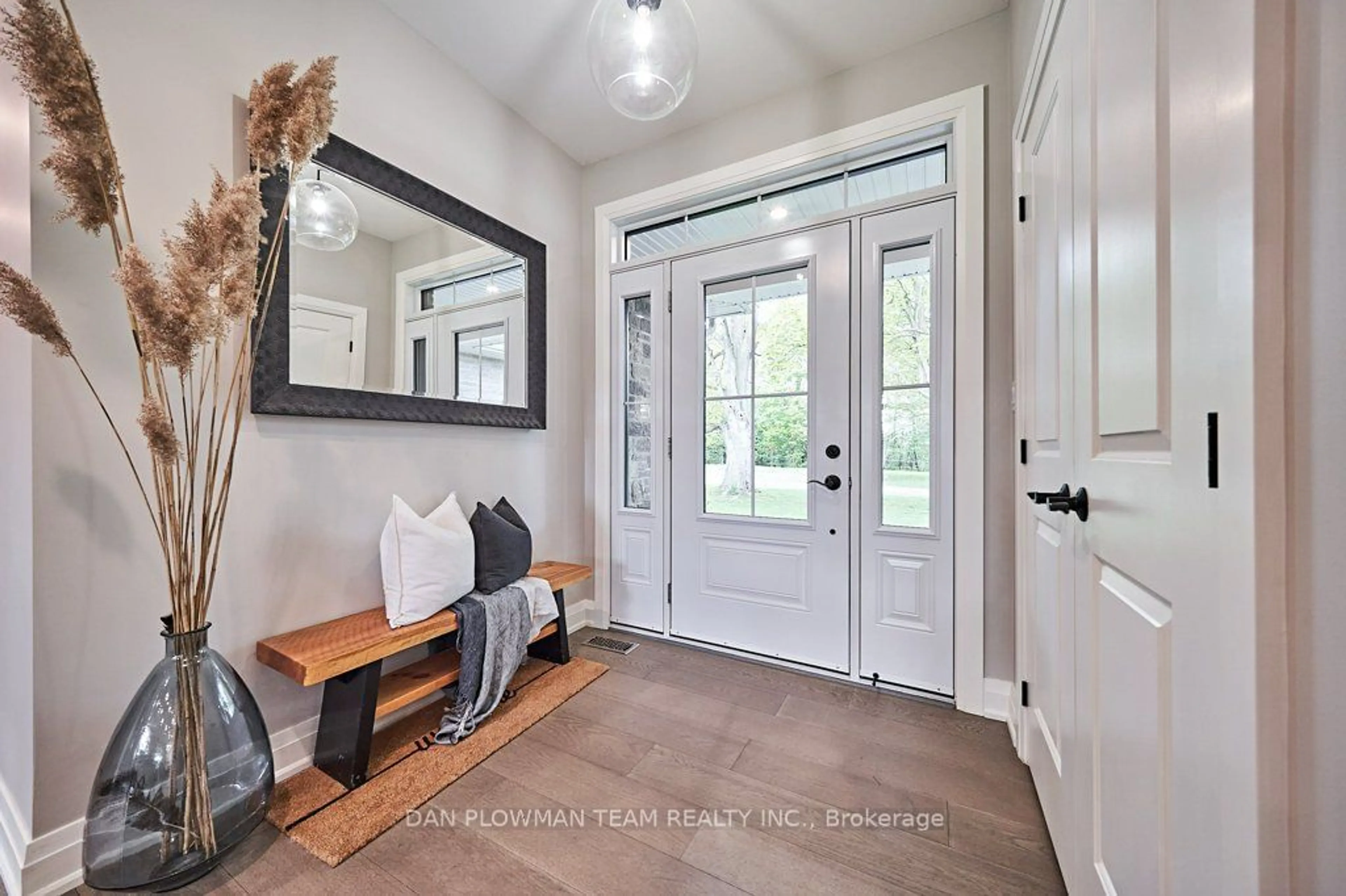 Indoor entryway, wood floors for 4605 Hancock Rd, Clarington Ontario L0B 1S0