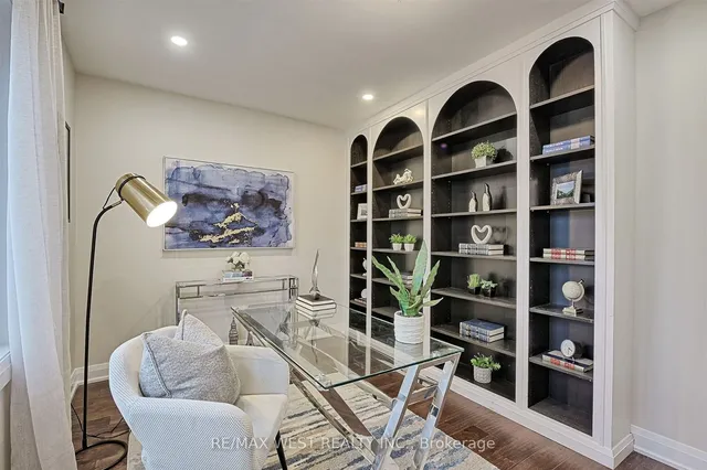 Additional property image - 427 Strathmore Blvd
