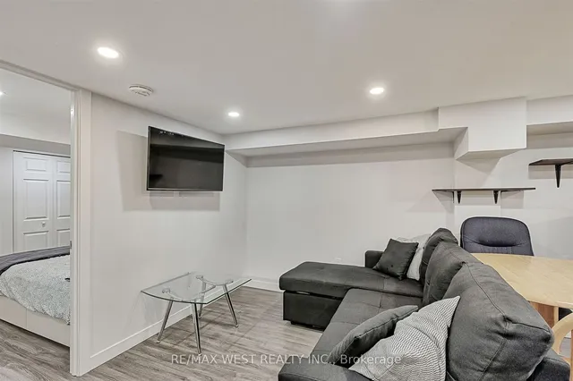 Additional property image - 427 Strathmore Blvd