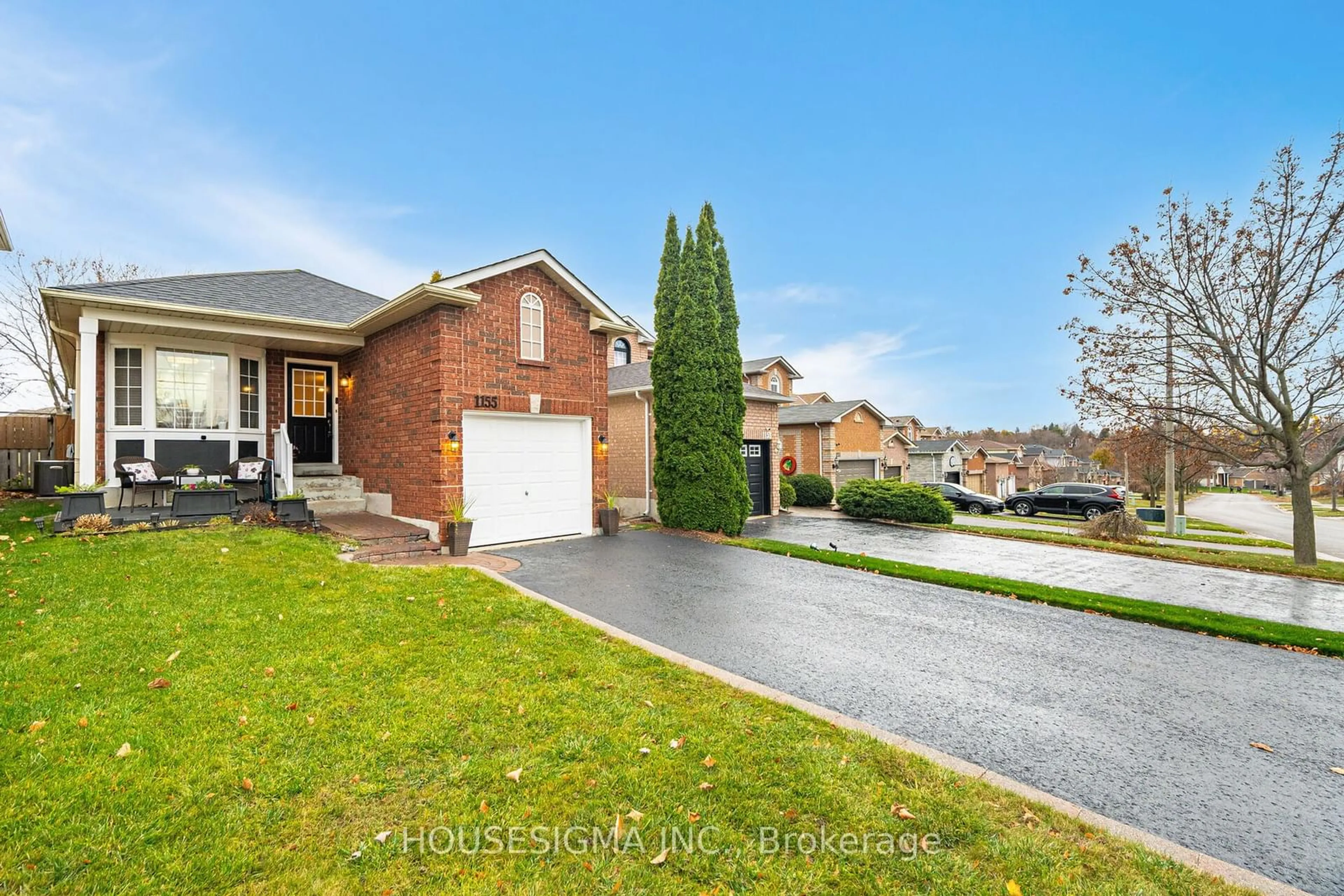 Frontside or backside of a home, the street view for 1155 Ridgemount Blvd, Oshawa Ontario L1K 2L2