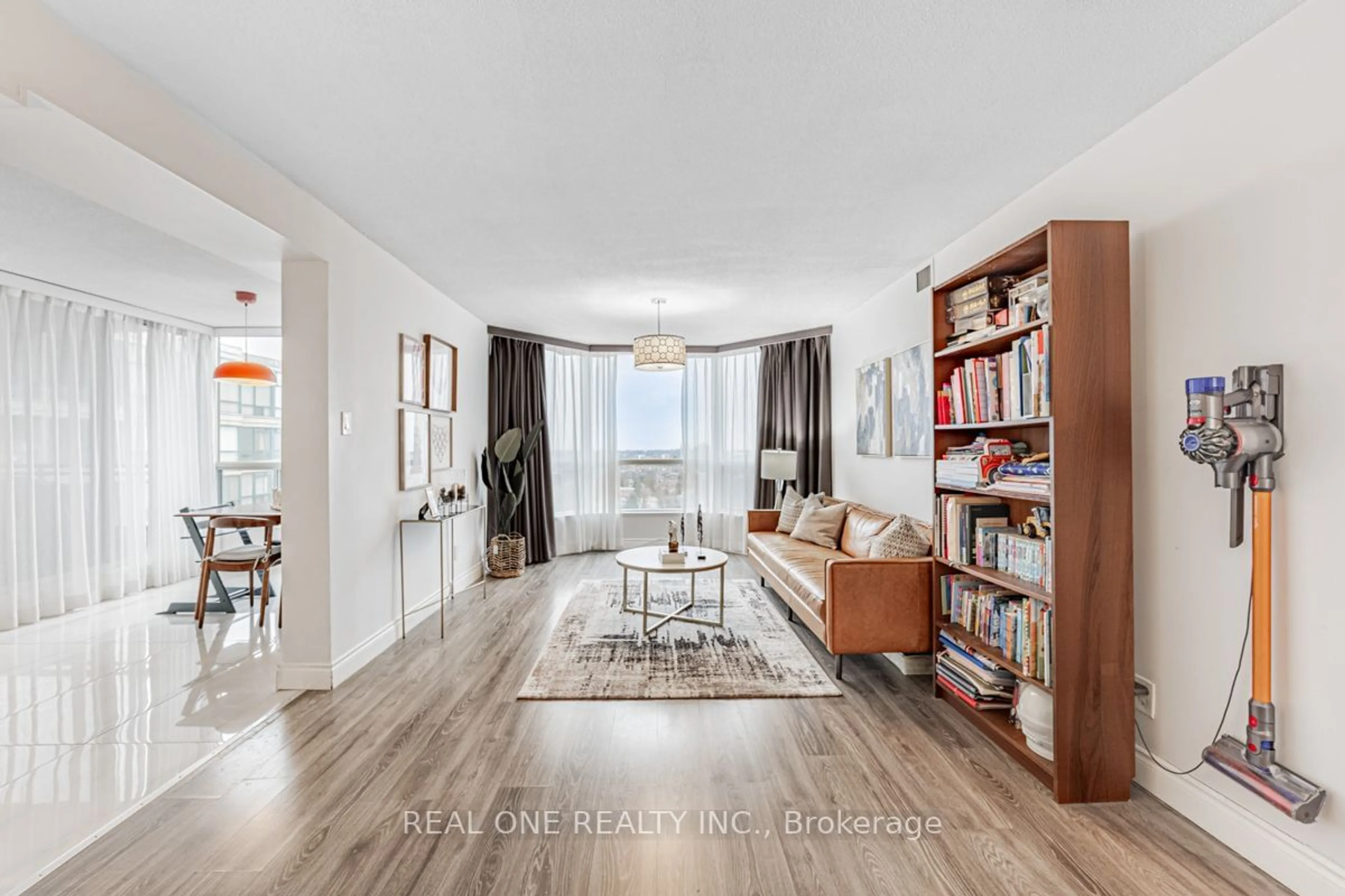 Living room, wood floors for 4725 Sheppard Ave #1915, Toronto Ontario M1S 5B2