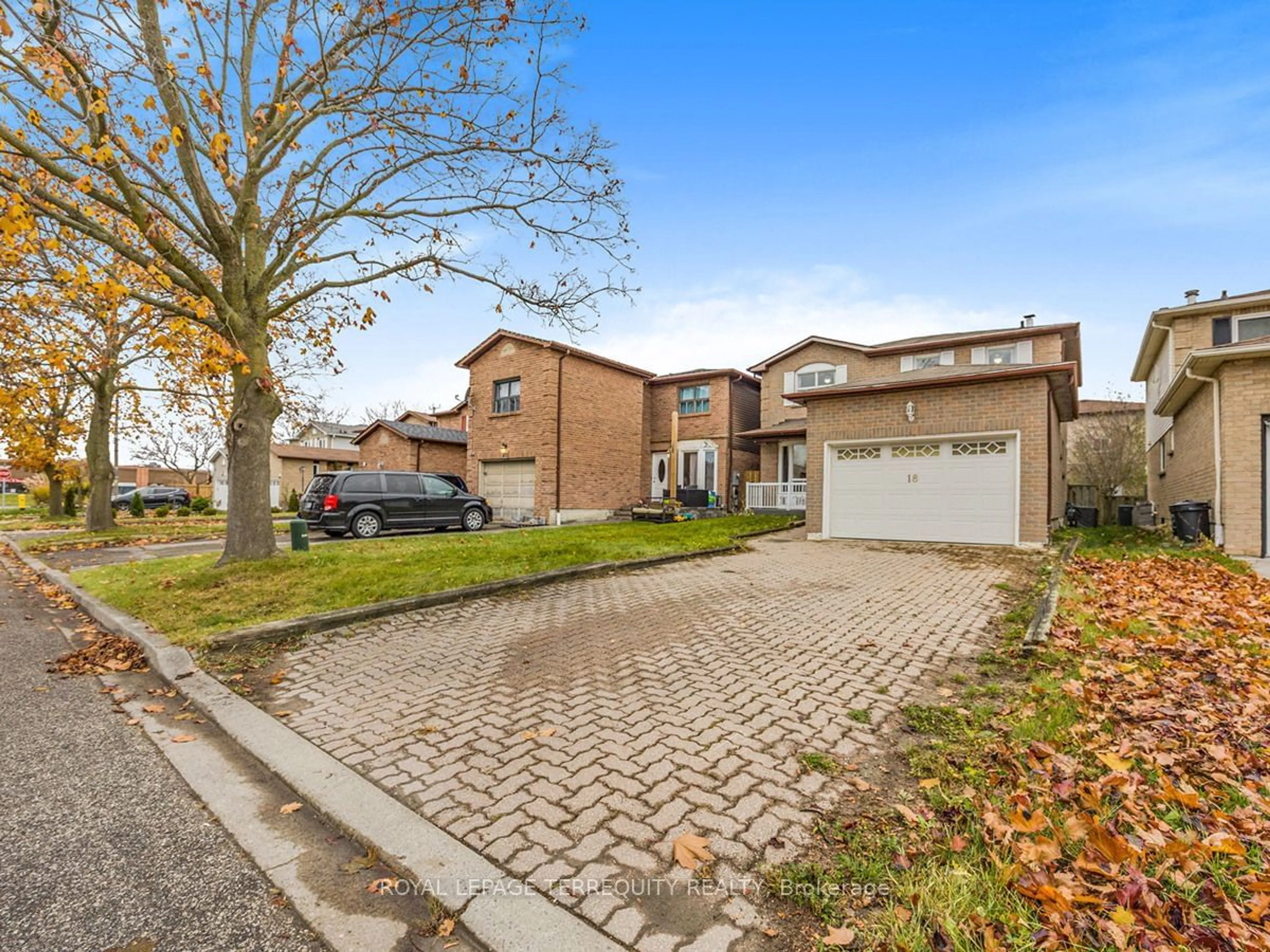 Frontside or backside of a home, the street view for 18 Charlton Cres, Ajax Ontario L1S 4B8