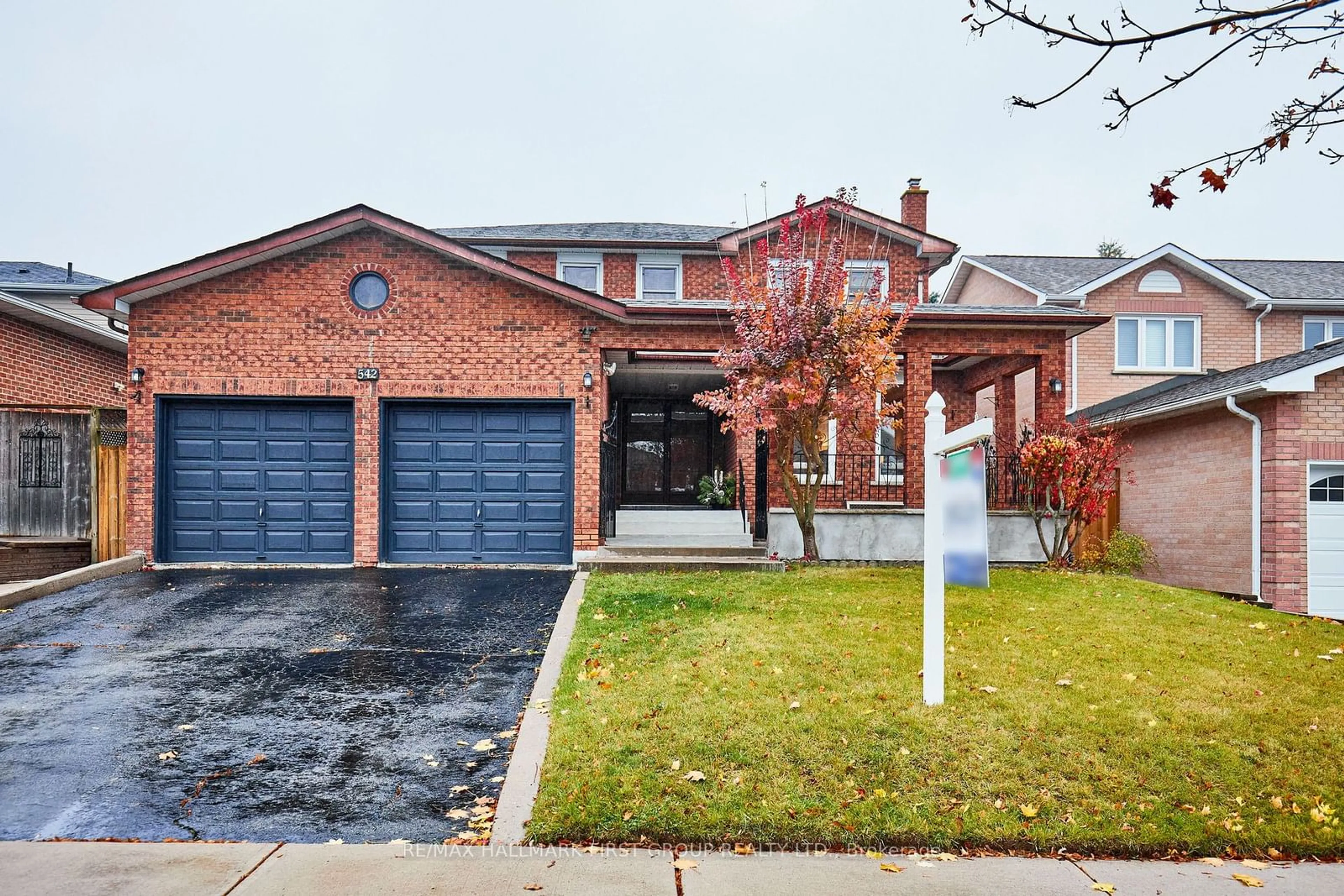 Home with brick exterior material for 542 McLeod Cres, Pickering Ontario L1W 3M5