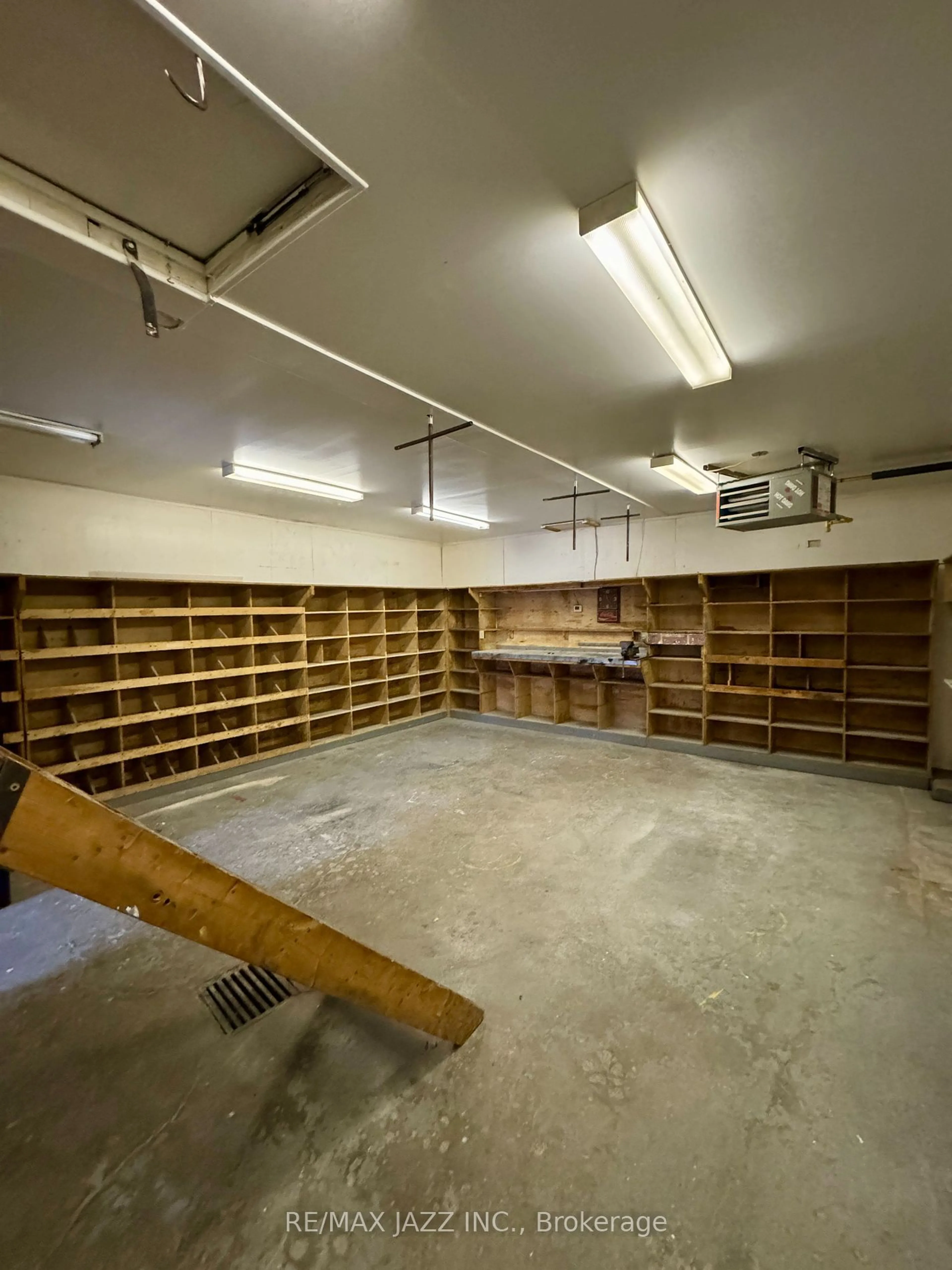 Indoor garage, cement floor for 62 Cromwell Ave, Oshawa Ontario L1J 4T6