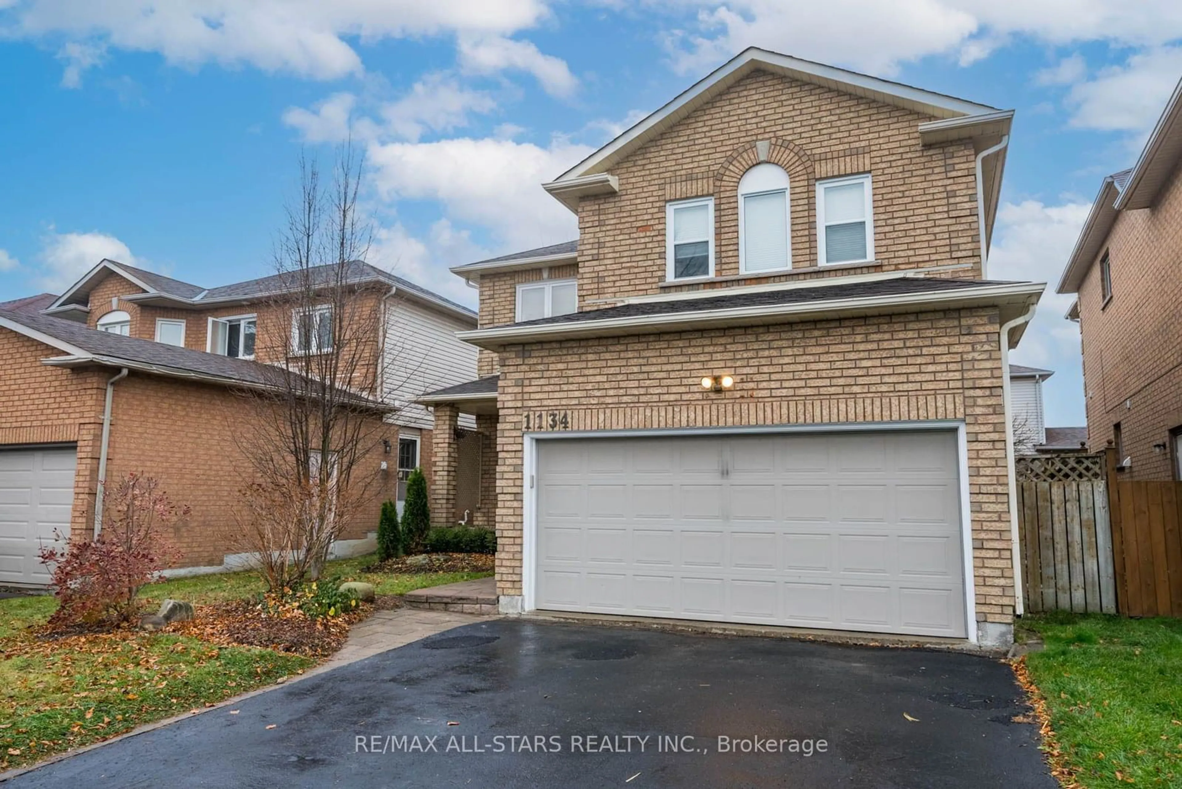 A pic from exterior of the house or condo, the street view for 1134 Beaver Valley Cres, Oshawa Ontario L1J 8N3