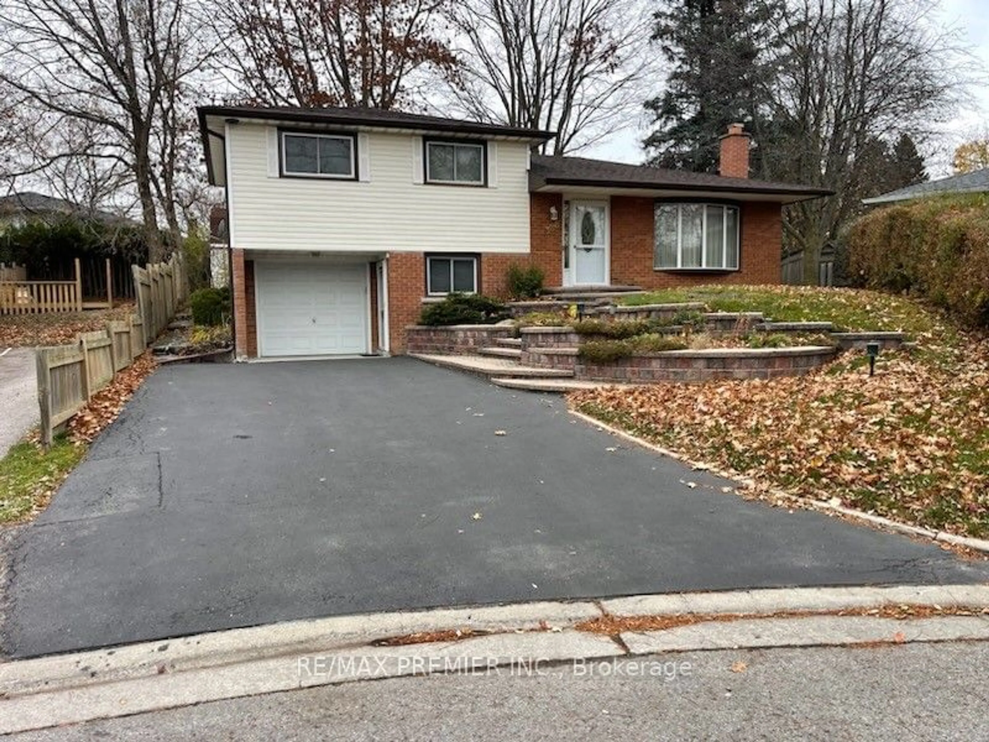 Frontside or backside of a home, the street view for 388 Marken Crt, Oshawa Ontario L1G 2K1