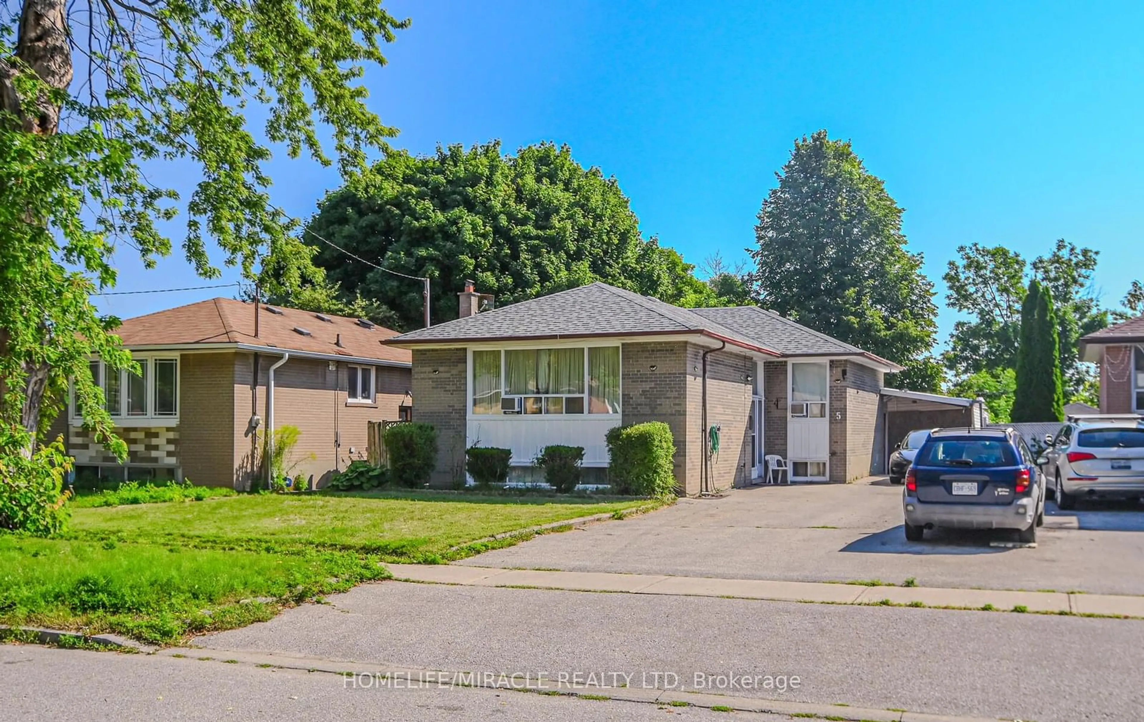 Frontside or backside of a home, the street view for 5 Hathway Cres, Toronto Ontario M1P 4L4