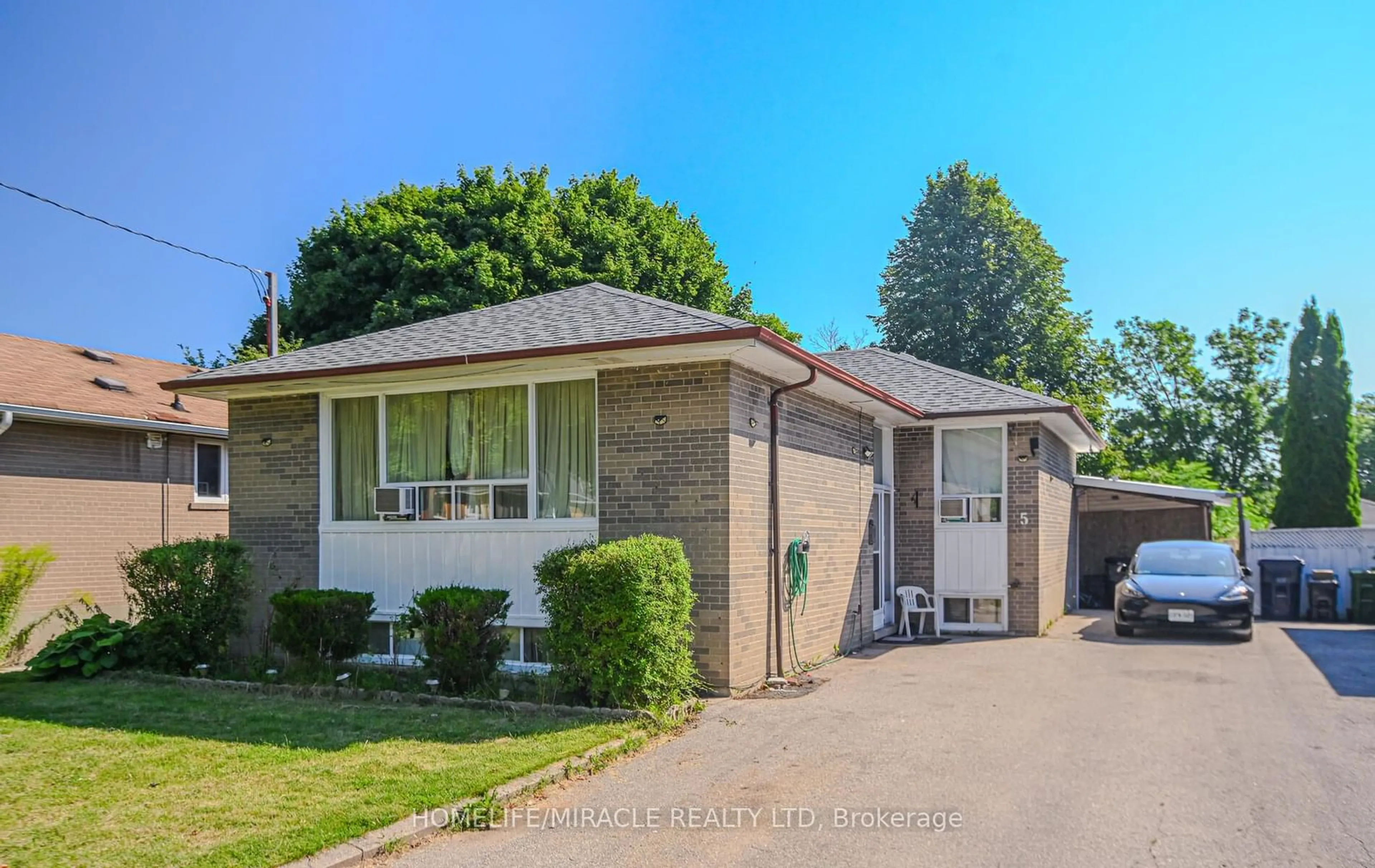 Frontside or backside of a home, the street view for 5 Hathway Cres, Toronto Ontario M1P 4L4