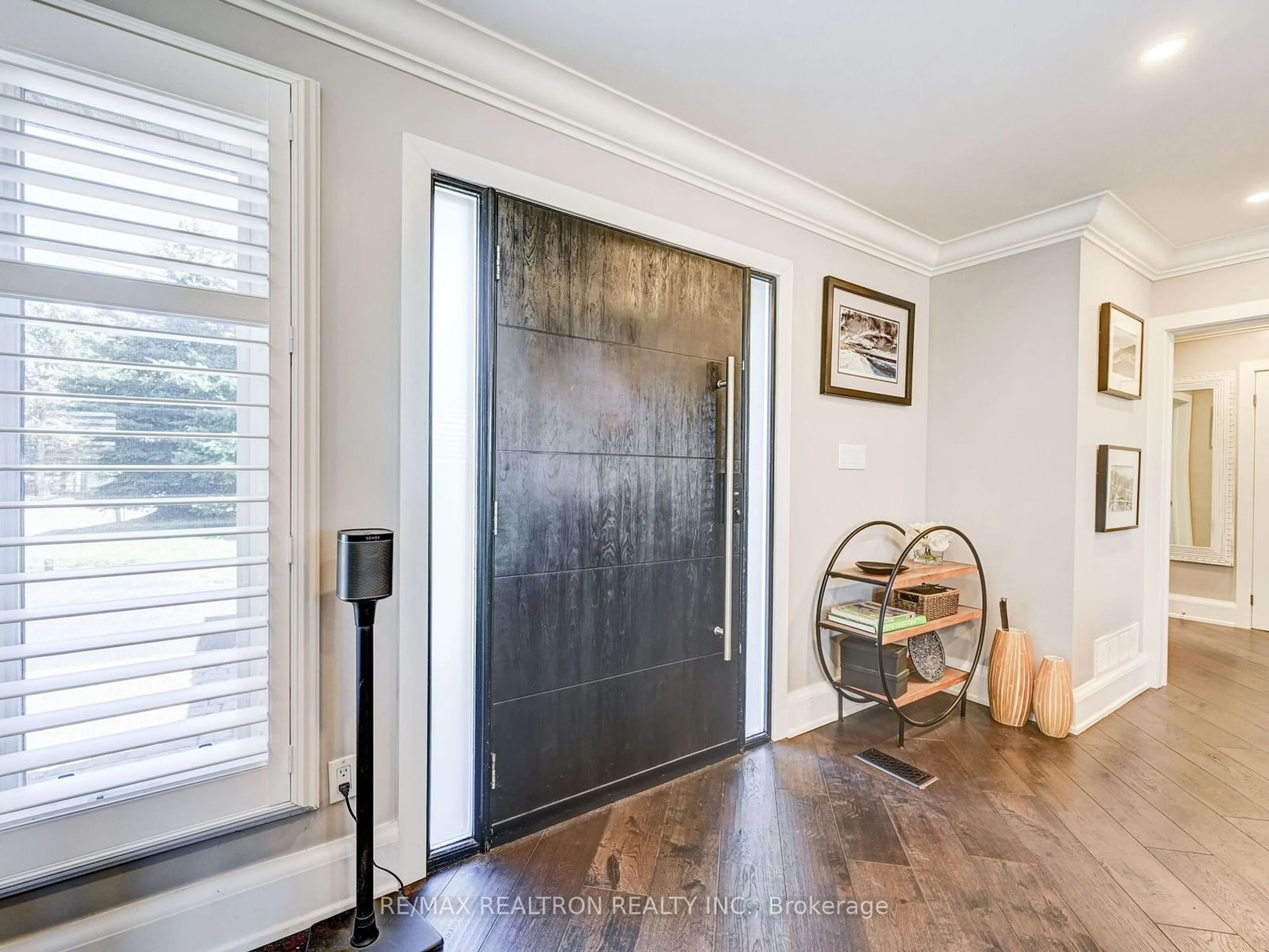 Indoor entryway, wood floors for 322 East Ave, Toronto Ontario M1C 2W4