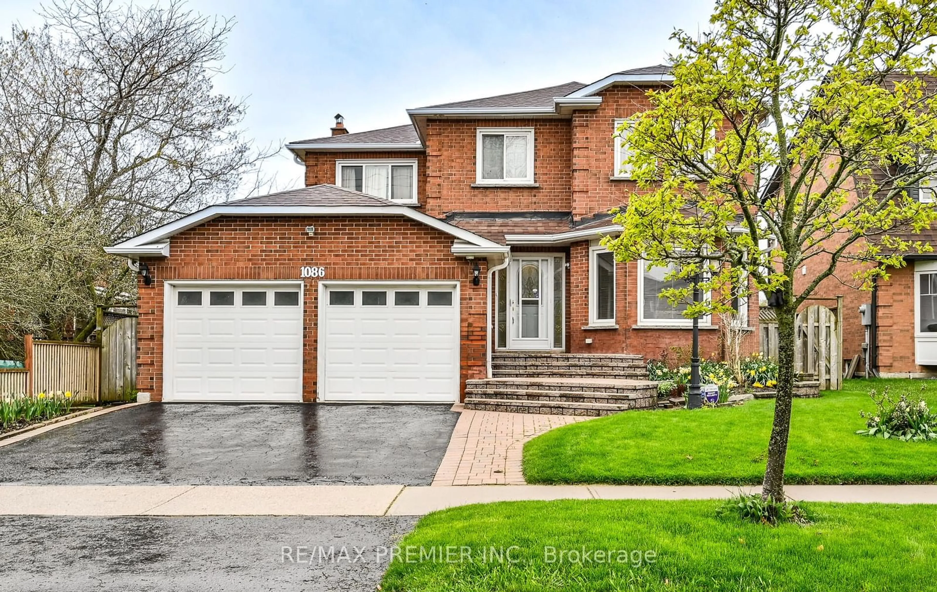 Home with brick exterior material for 1086 Shoal Point Rd, Ajax Ontario L1S 6Y9