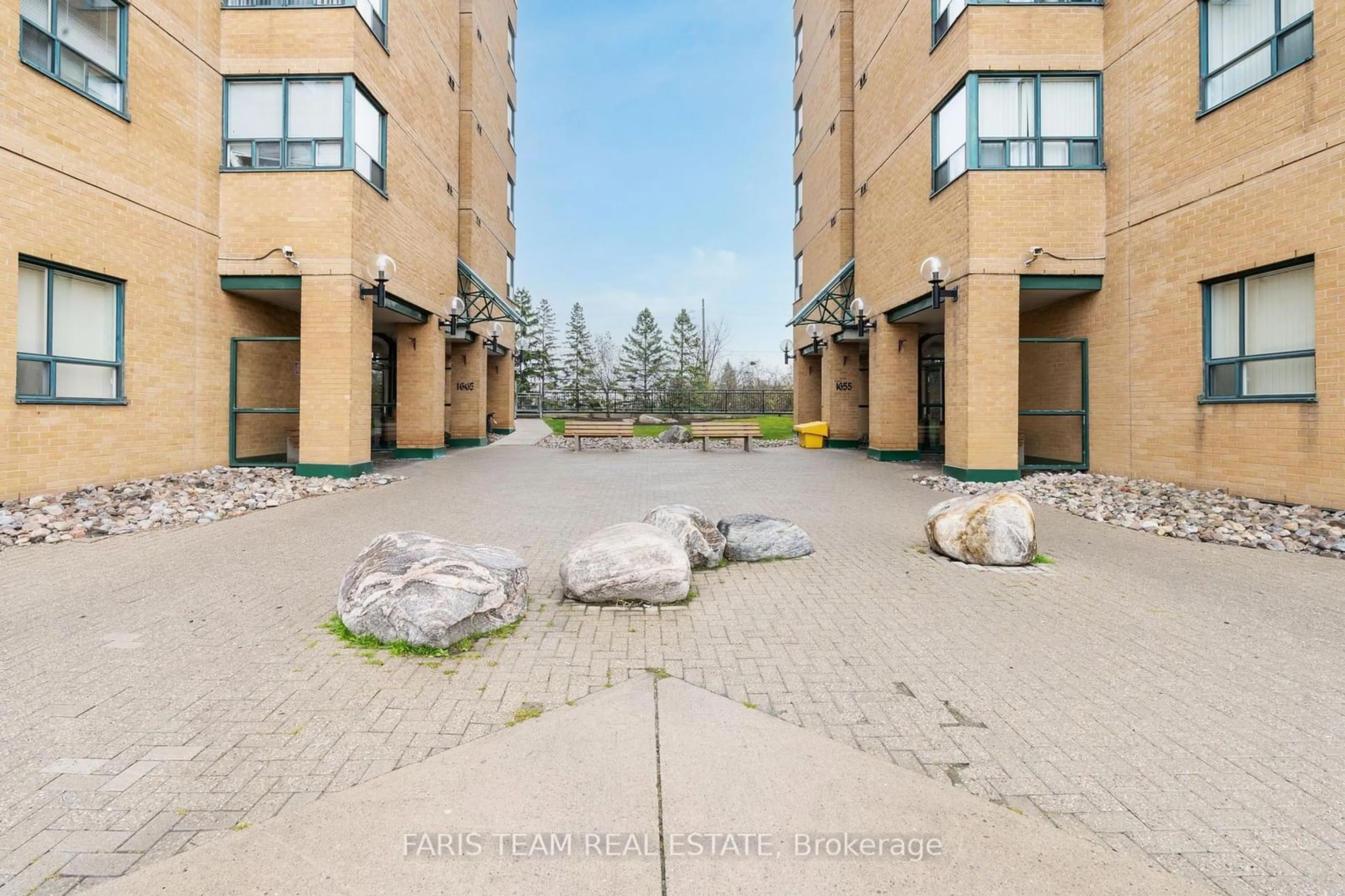 Patio, the street view for 1655 Pickering Pkwy #809, Pickering Ontario L1V 6L3