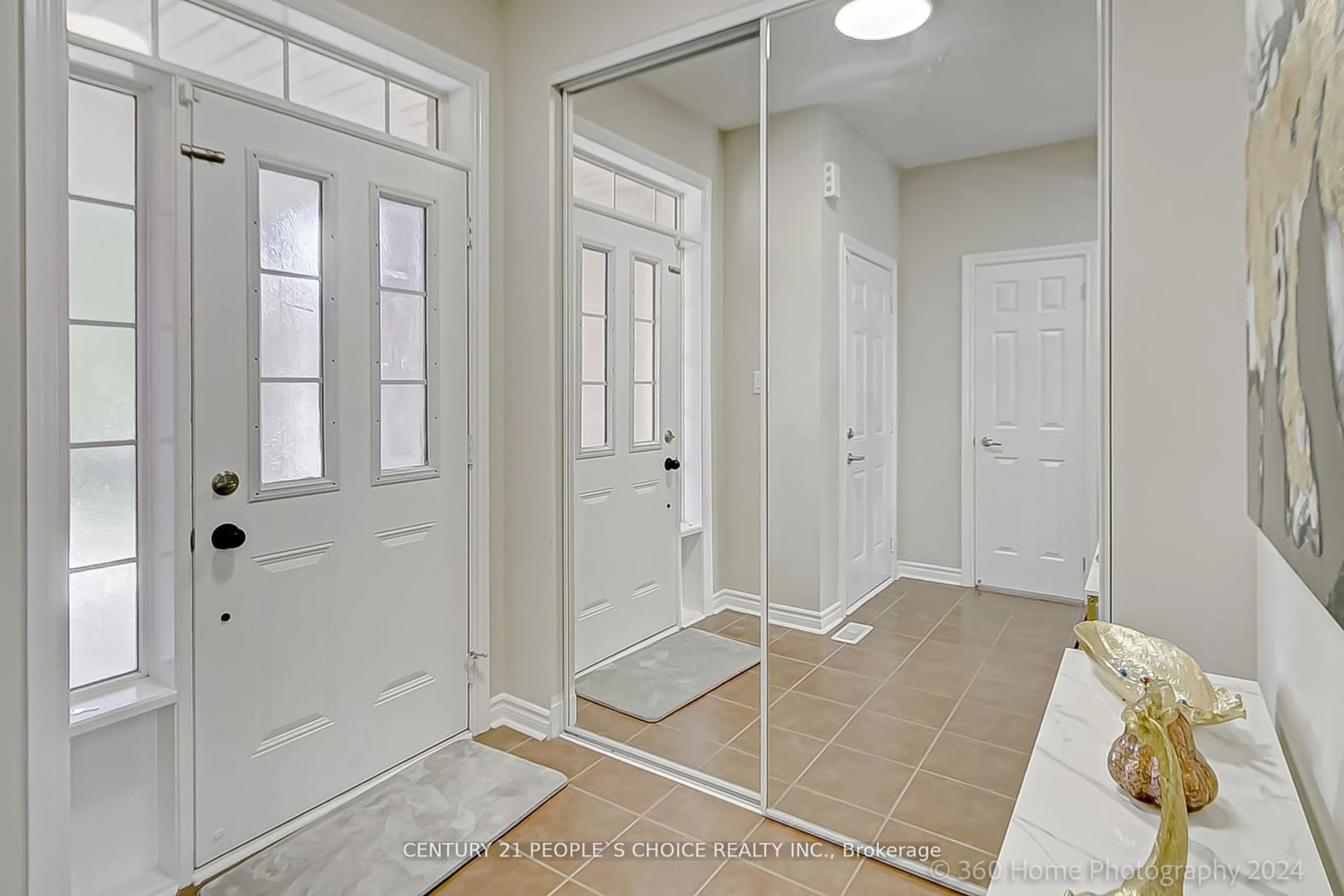 Indoor entryway, wood floors for 20 Horton St, Ajax Ontario L1Z 1E3