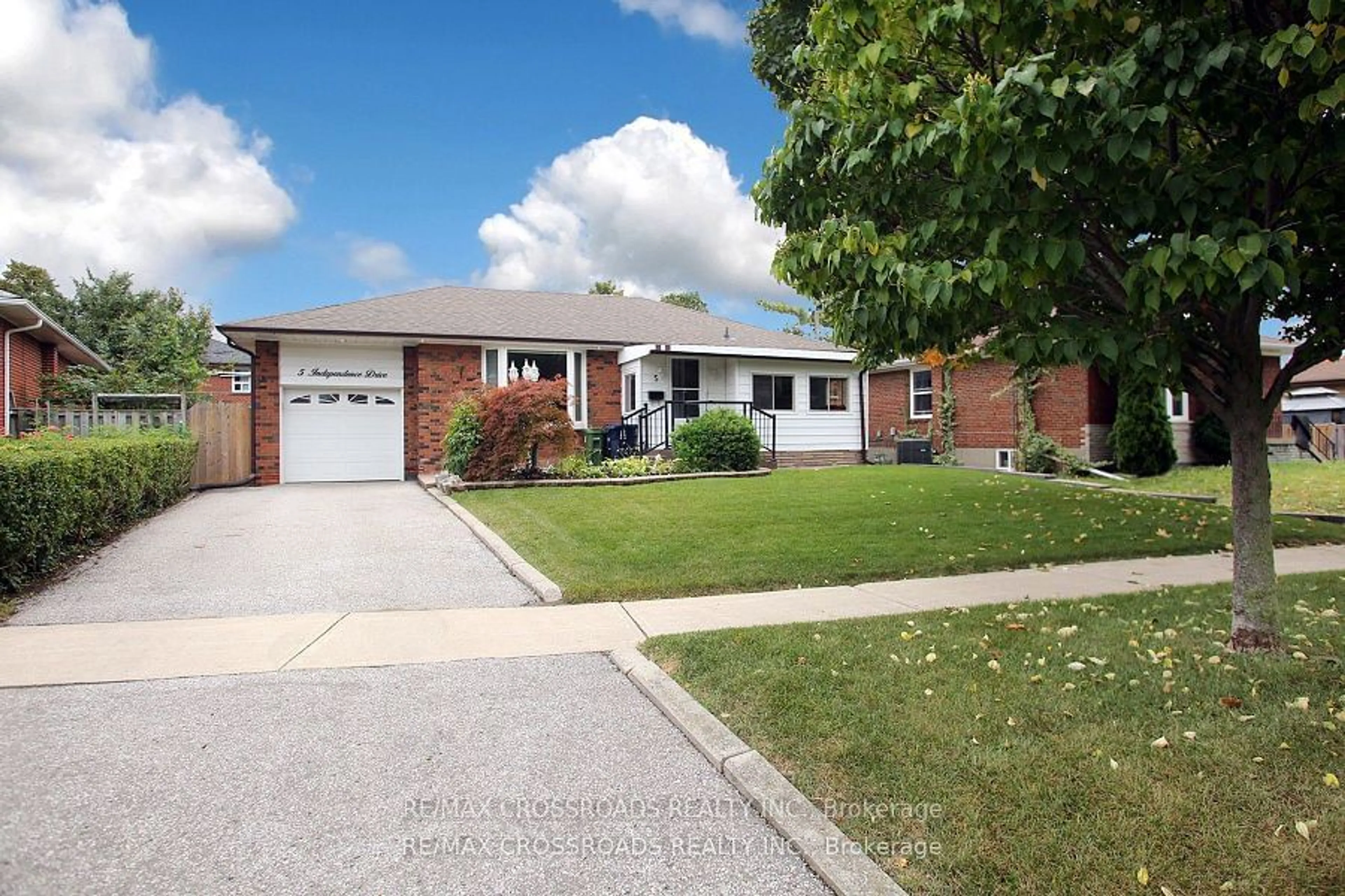 Home with brick exterior material for 5 Independence Dr, Toronto Ontario M1K 3R7